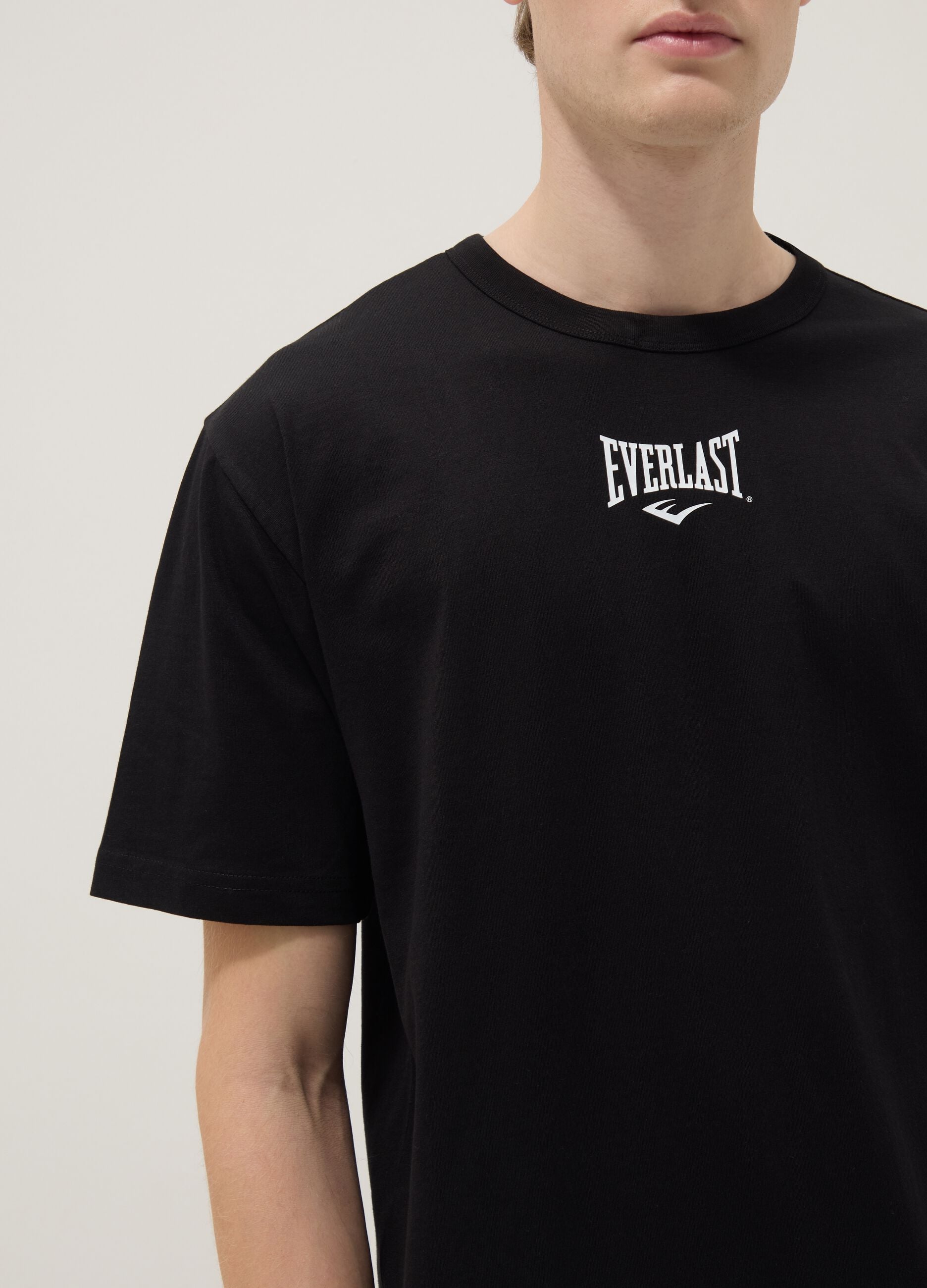 Black regular fit pure cotton t-shirt with Everlast logo