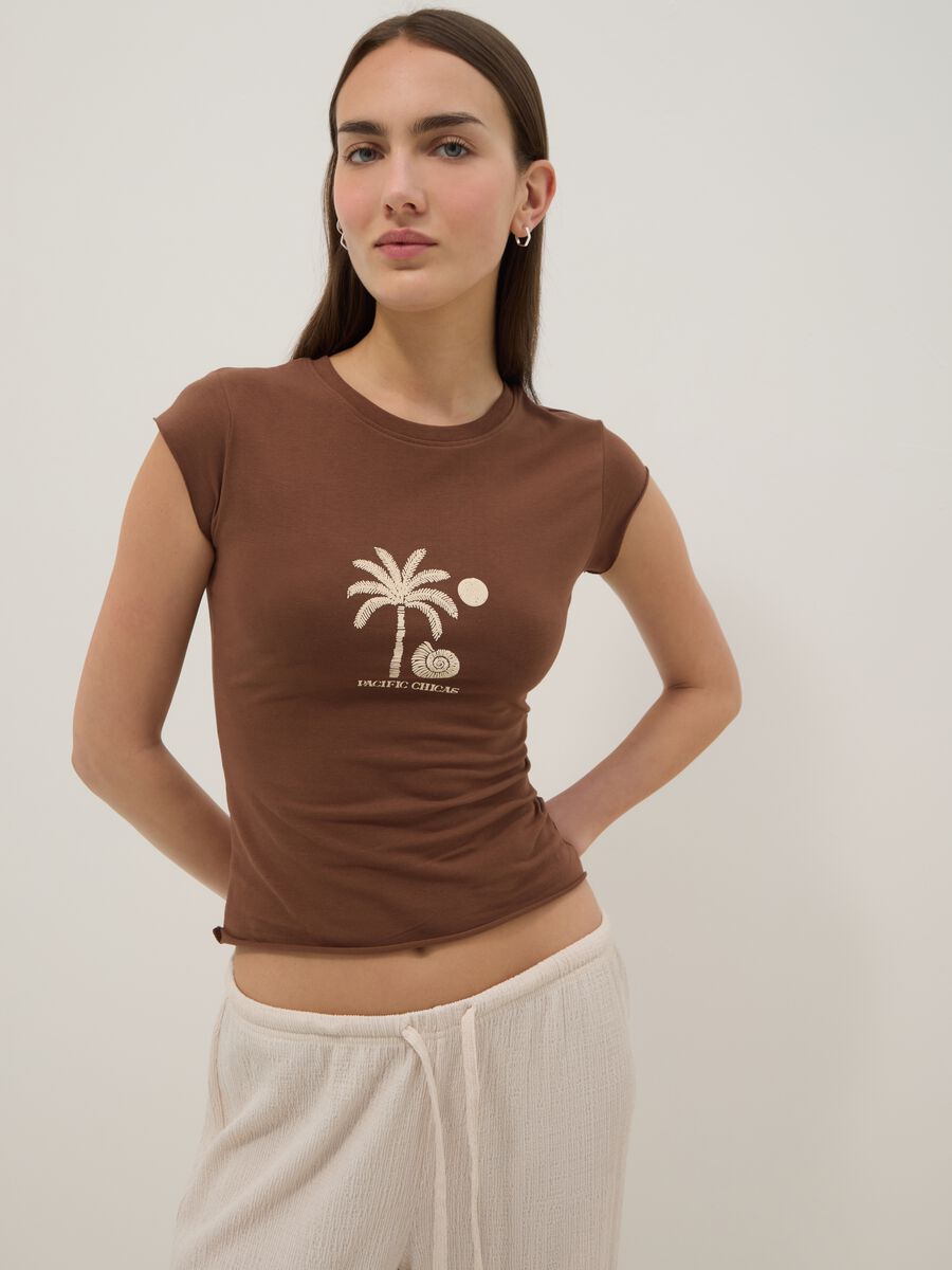 Brown fitted stretch-cotton T-shirt with print_0