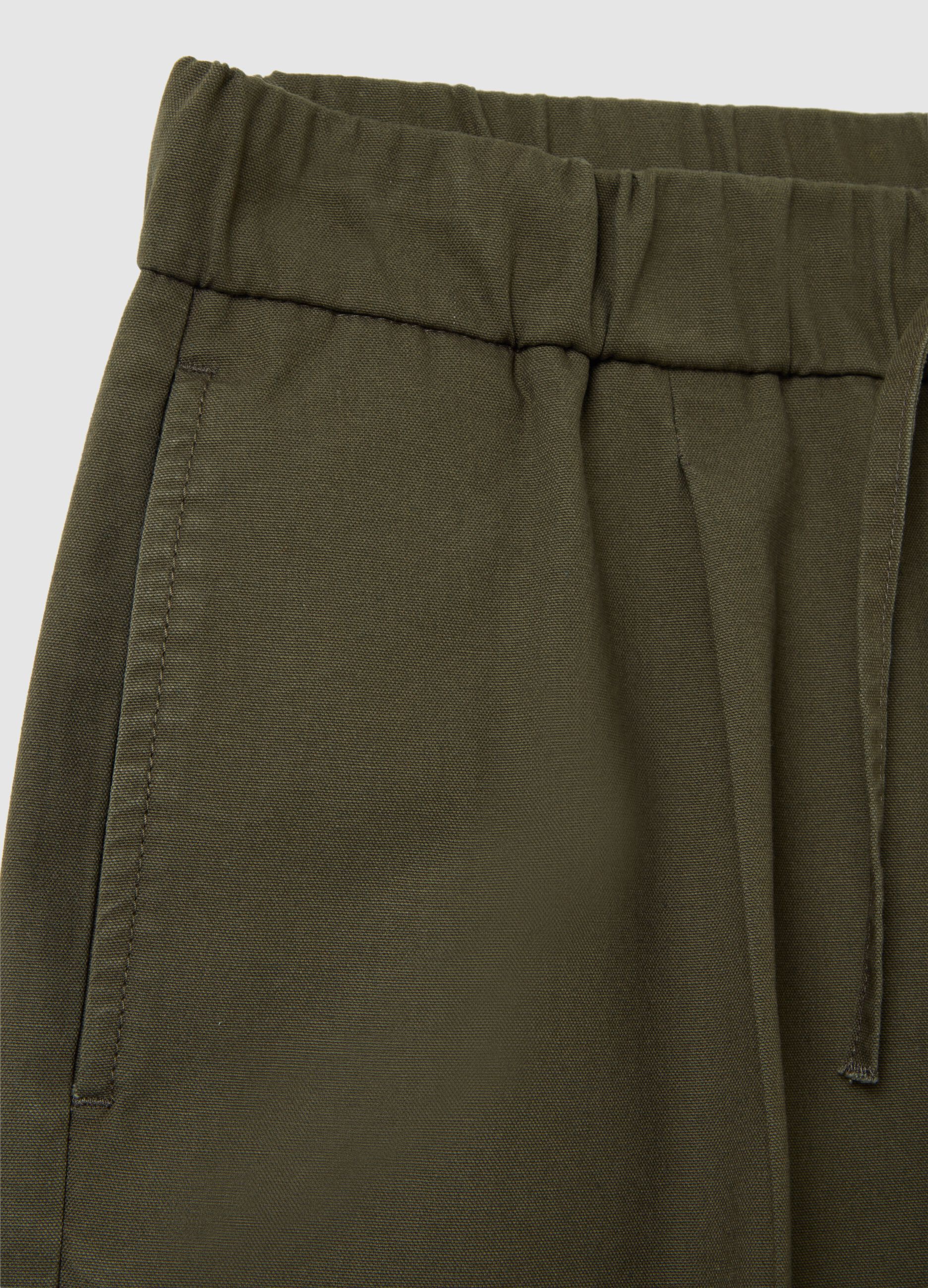 Men's green baggy shorts in 100% cotton
