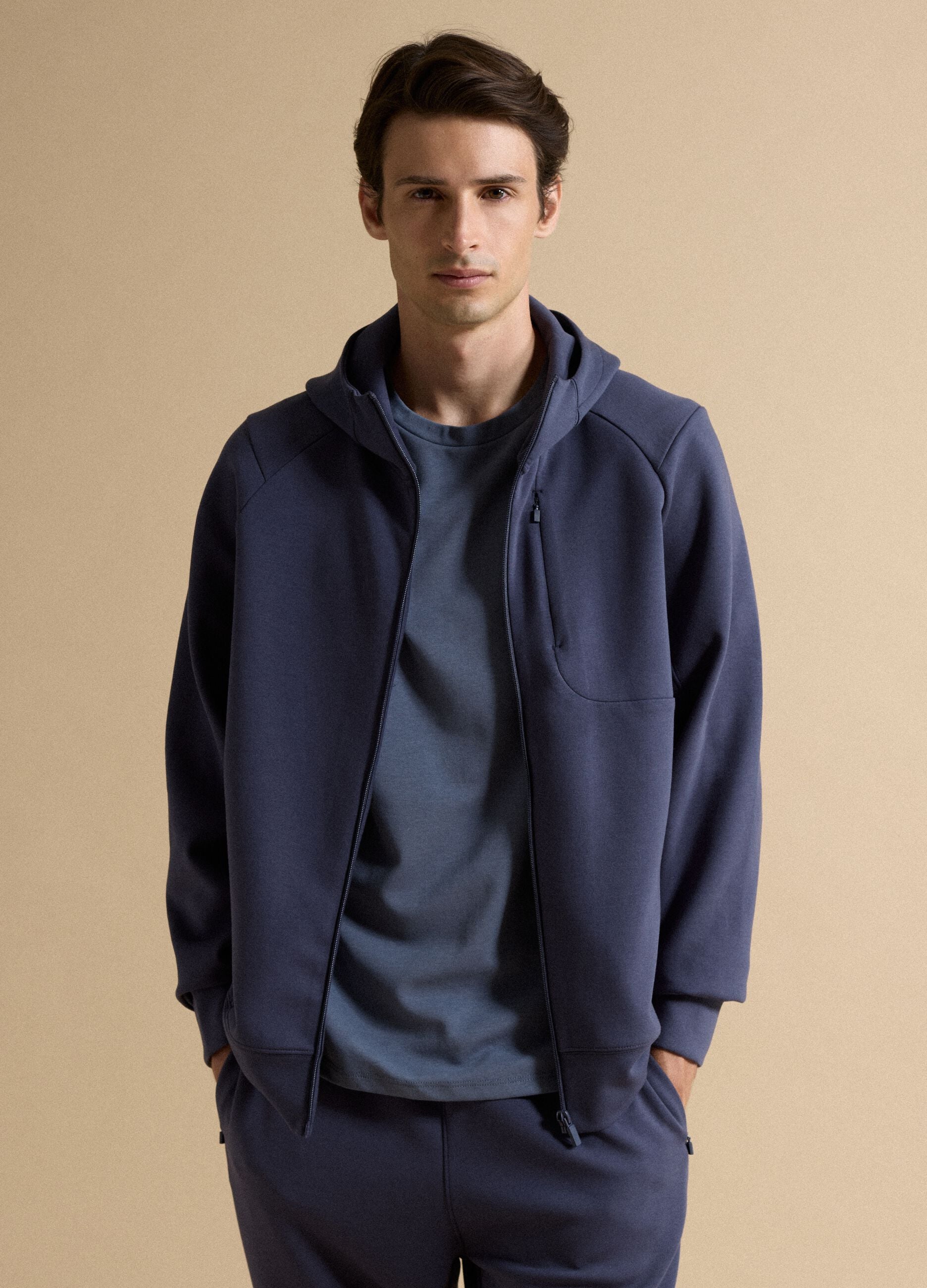 Breathable blue full-zip in 2-way stretch fabric