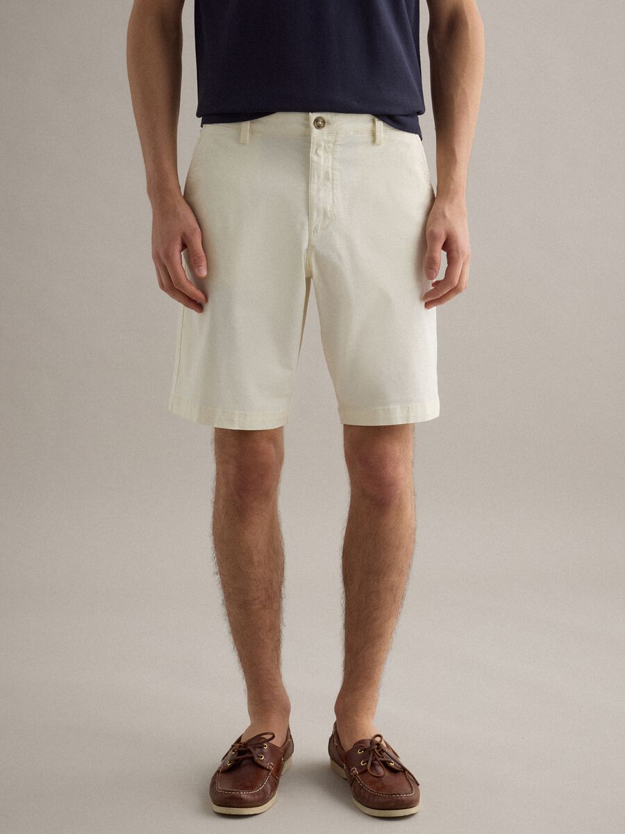 White stretch cotton chino shorts, regular fit_1
