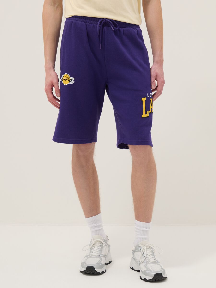 Purple cotton blend shorts with Los Angeles Lakers prints_1