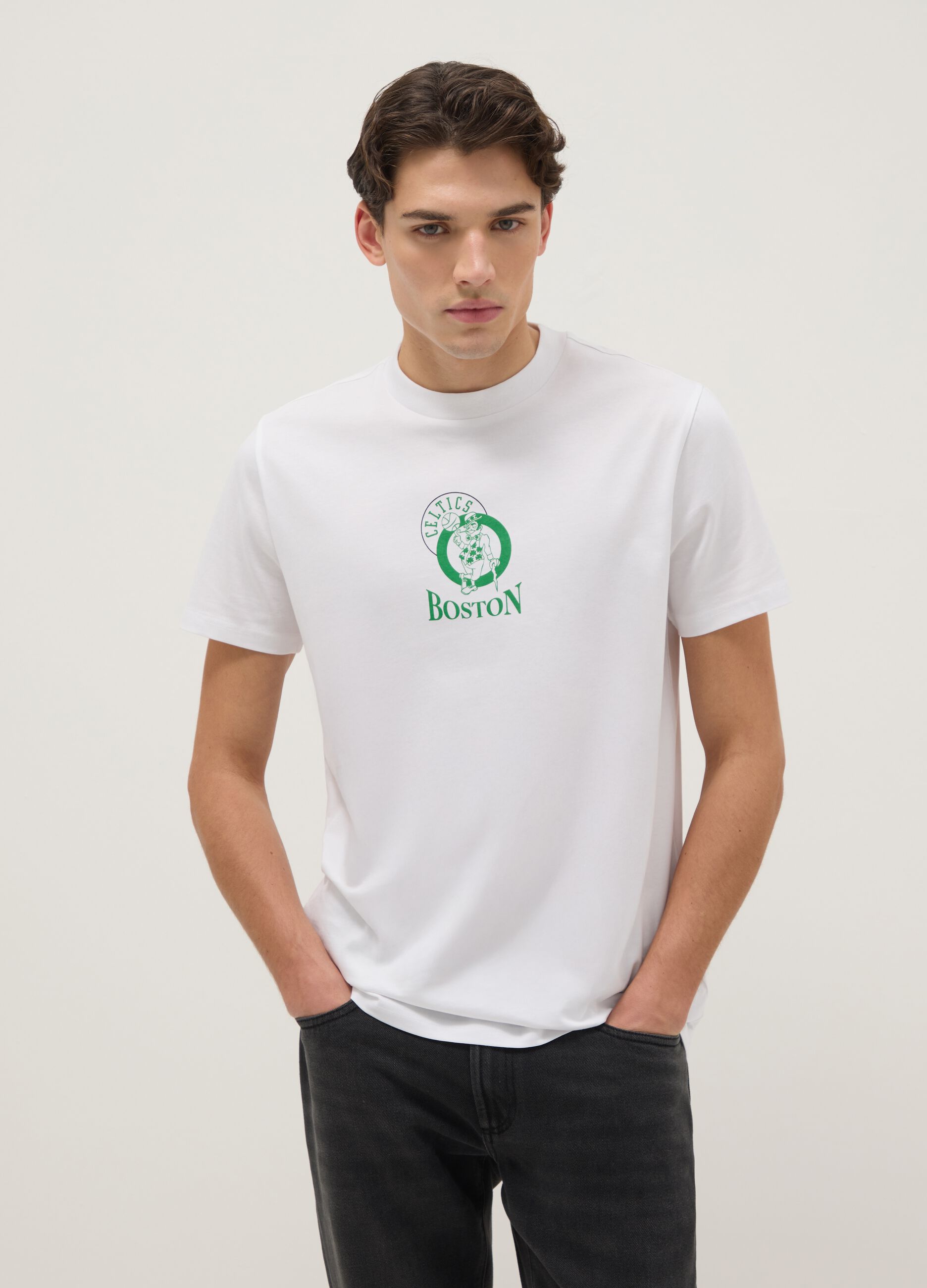 White regular fit pure cotton T-shirt with Boston Celtics logo