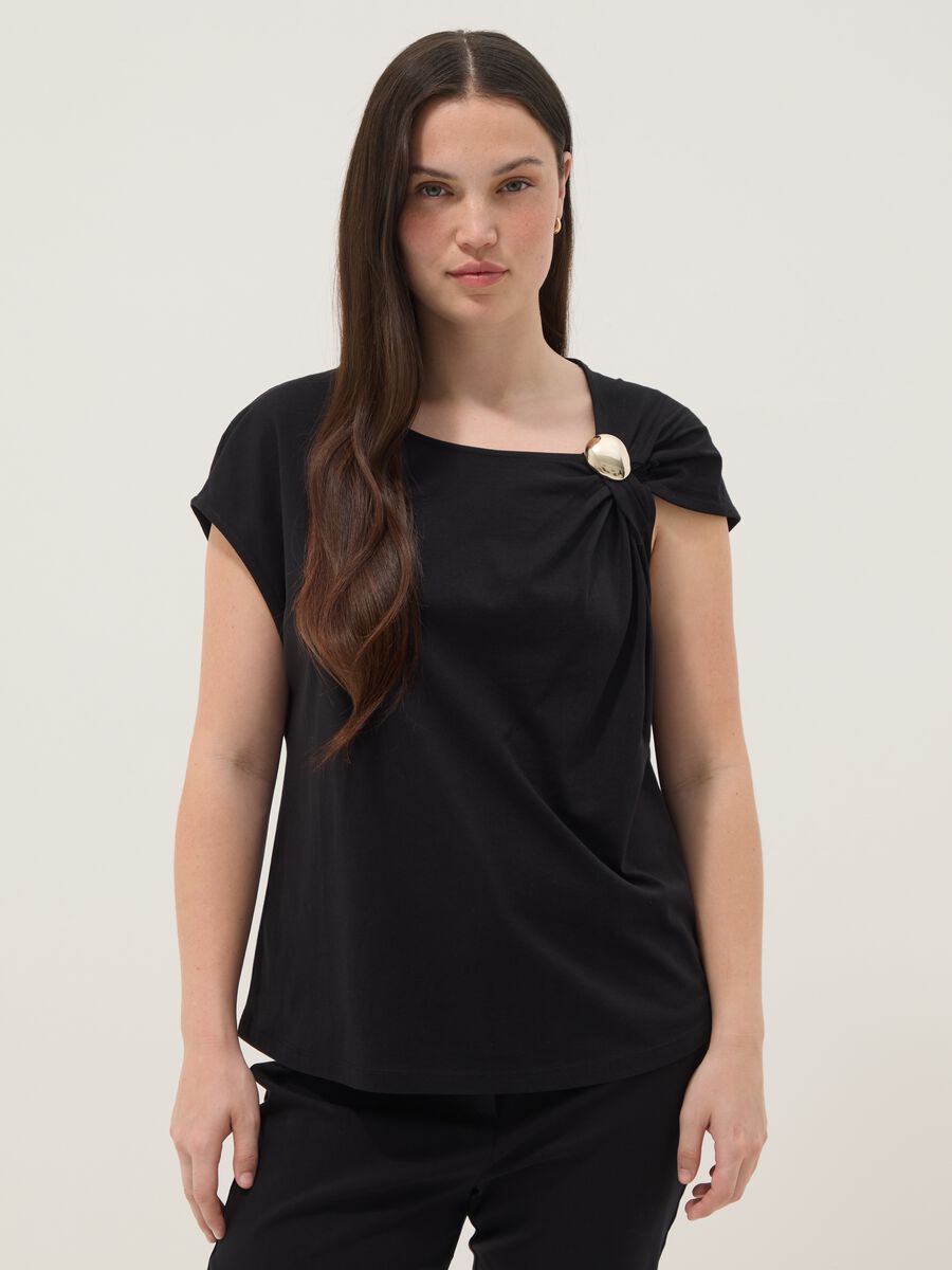 Black pure cotton T-shirt with draping and brooch_0
