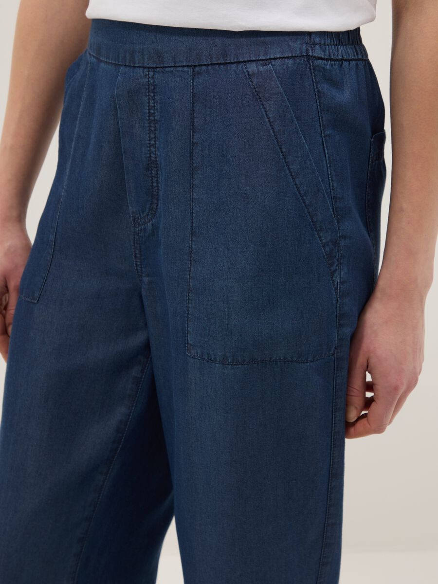 Jeans denim blu in puro lyocell con vita elasticizzata relaxed fit_3