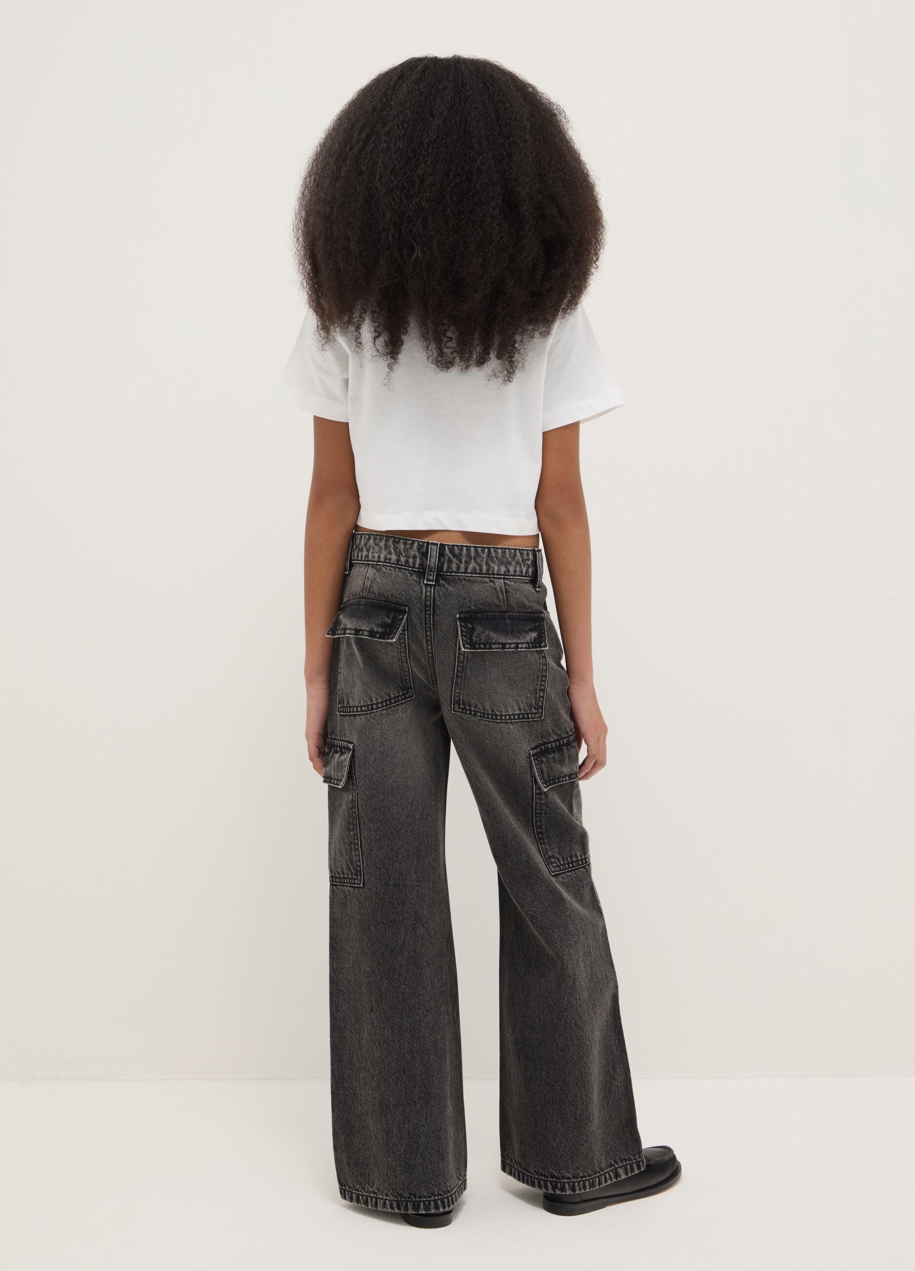 Girls' grey cotton cargo jeans with relaxed fit