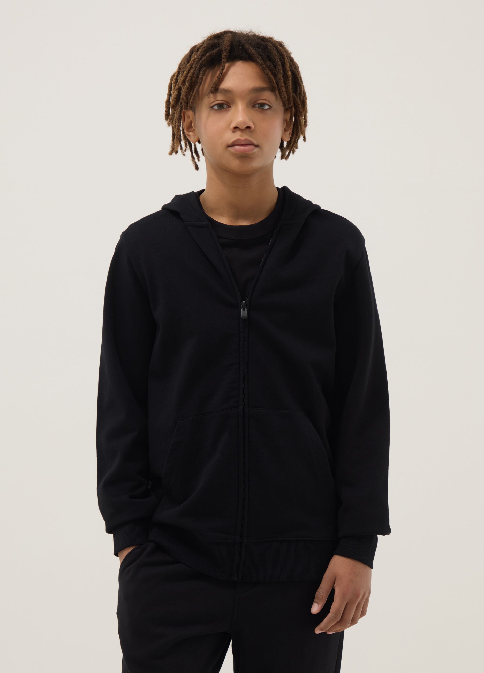 Black hoodie for boys in pure cotton with oversized fit and zip