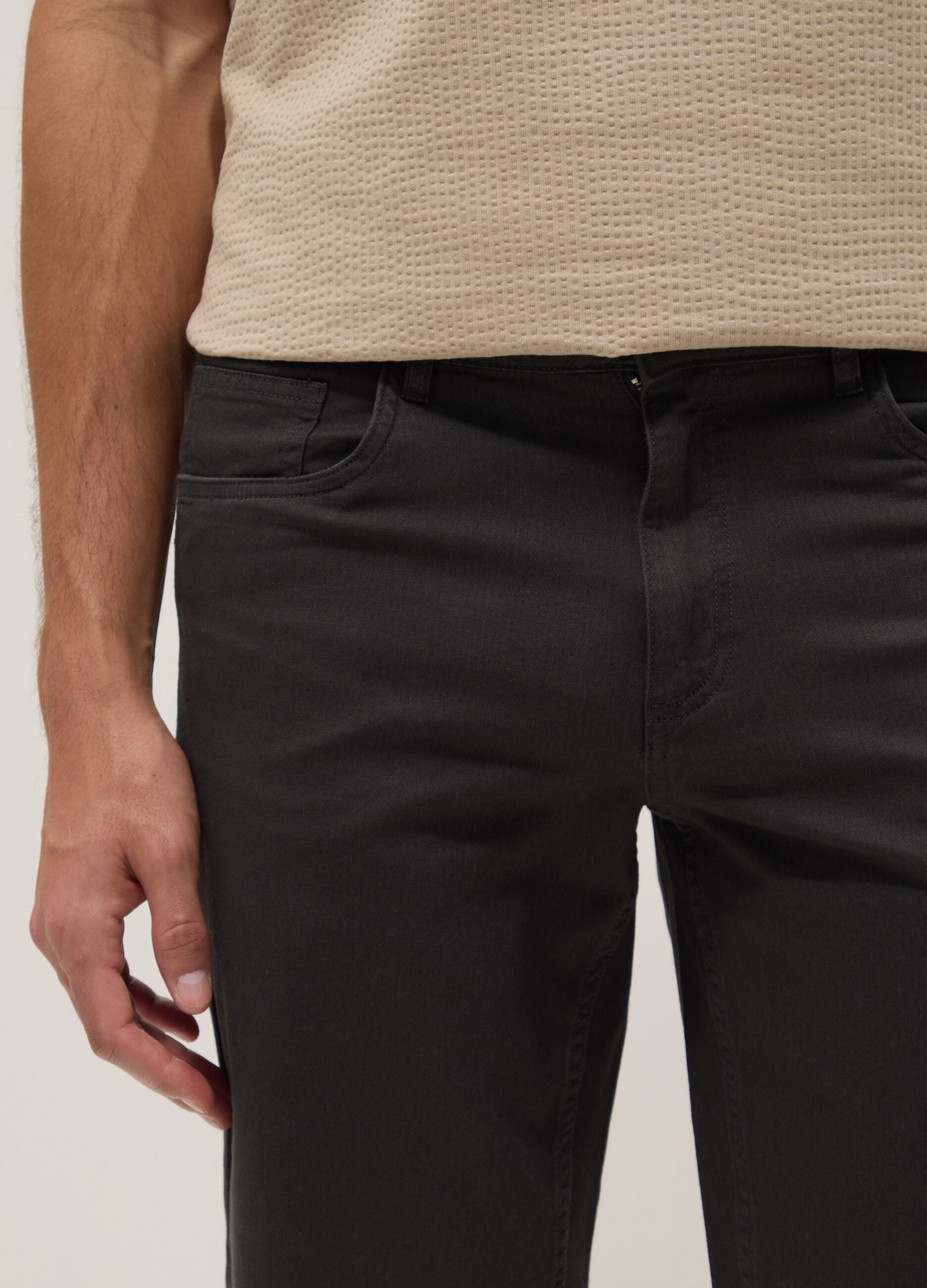 Black stretch cotton Bermuda shorts