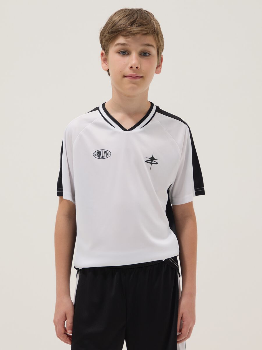 Completo bianco e nero con t-shirt e shorts_2