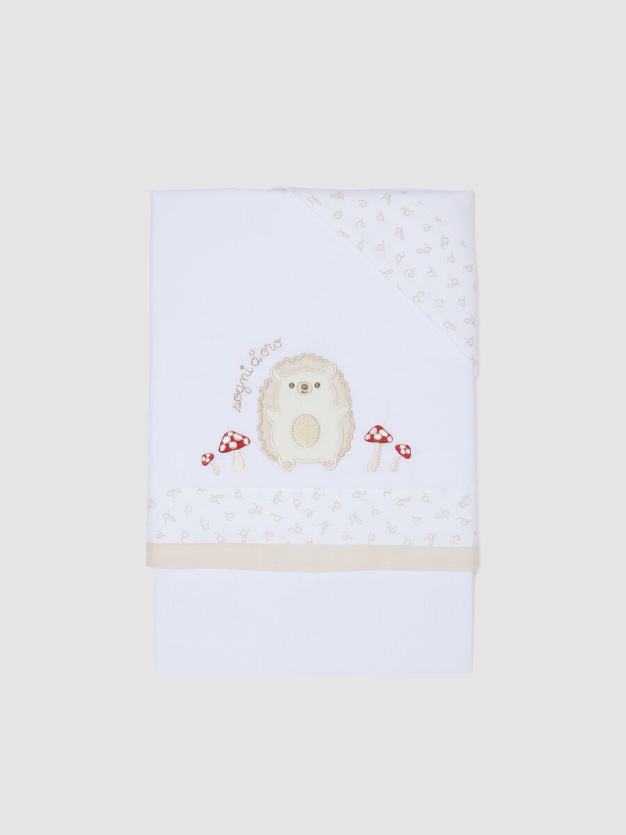 White 100% cotton baby sheet with hedgehog embroidery_0