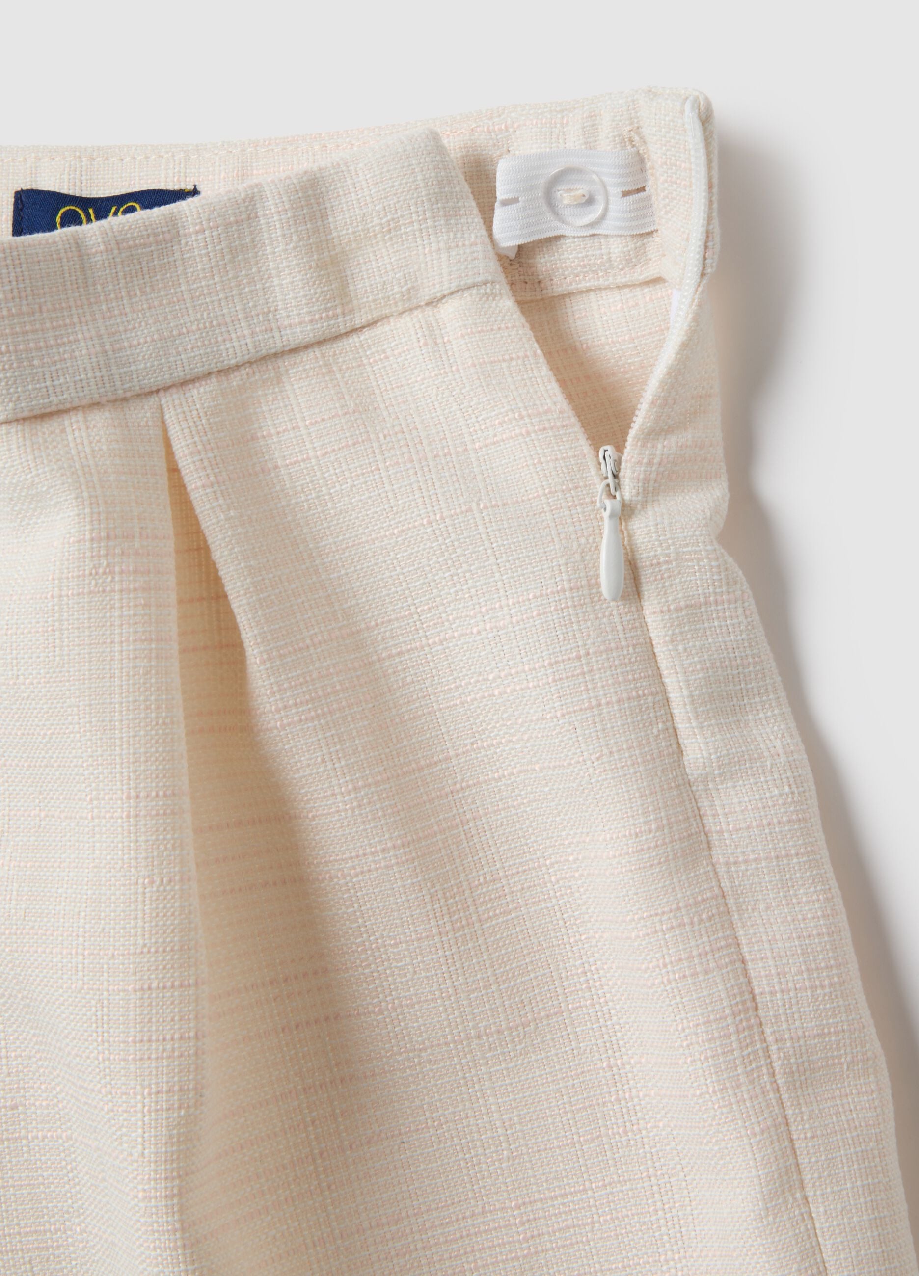 Beige wide-leg girls' shorts with pleated details