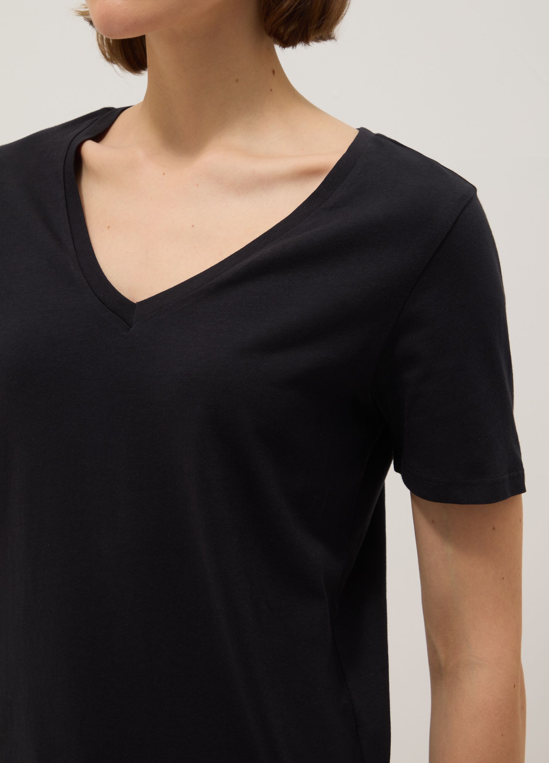 Black pure cotton V-neck regular fit T-shirt