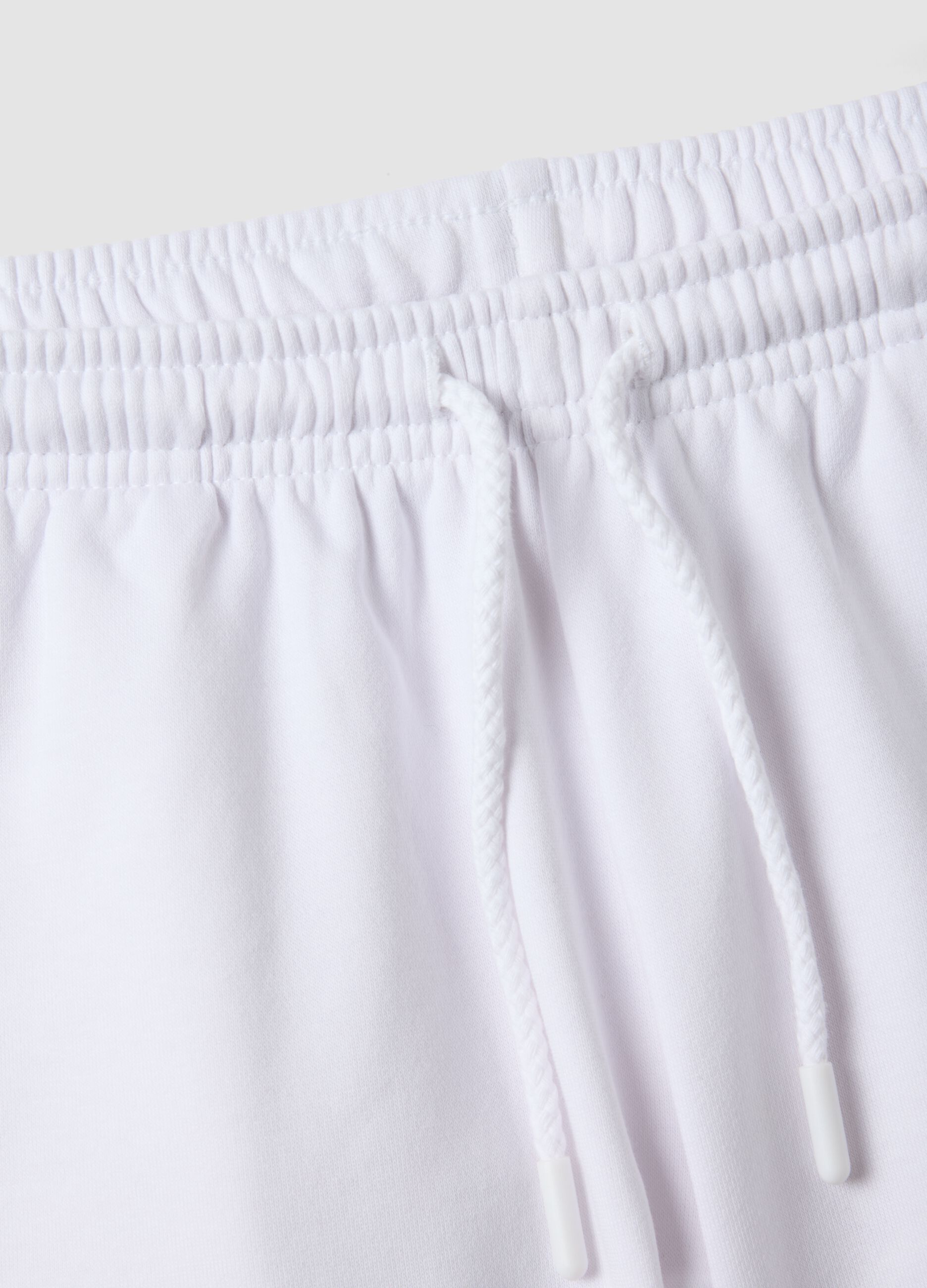 White cotton-blend regular-fit shorts with drawstring