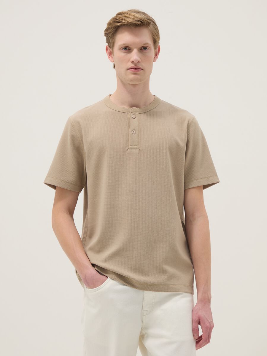Beige regular-fit short-sleeve T-shirt with Henley neckline_1