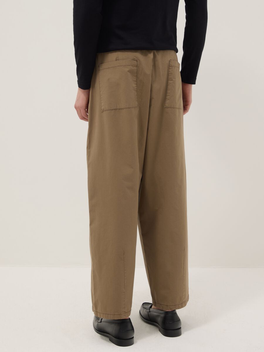 Pantaloni chino baggy in puro cotone beige_2