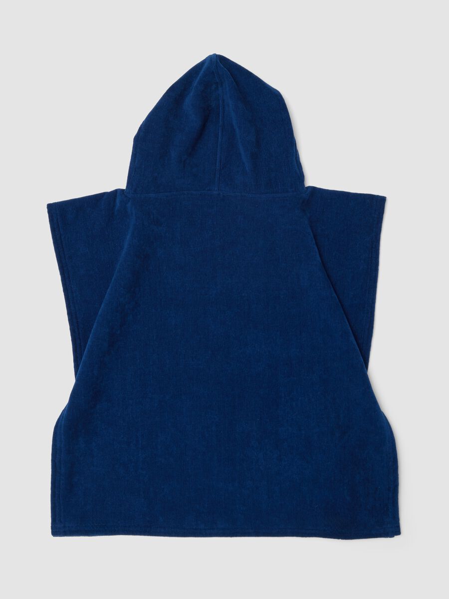 Poncho blu con cappuccio in cotone organico_1