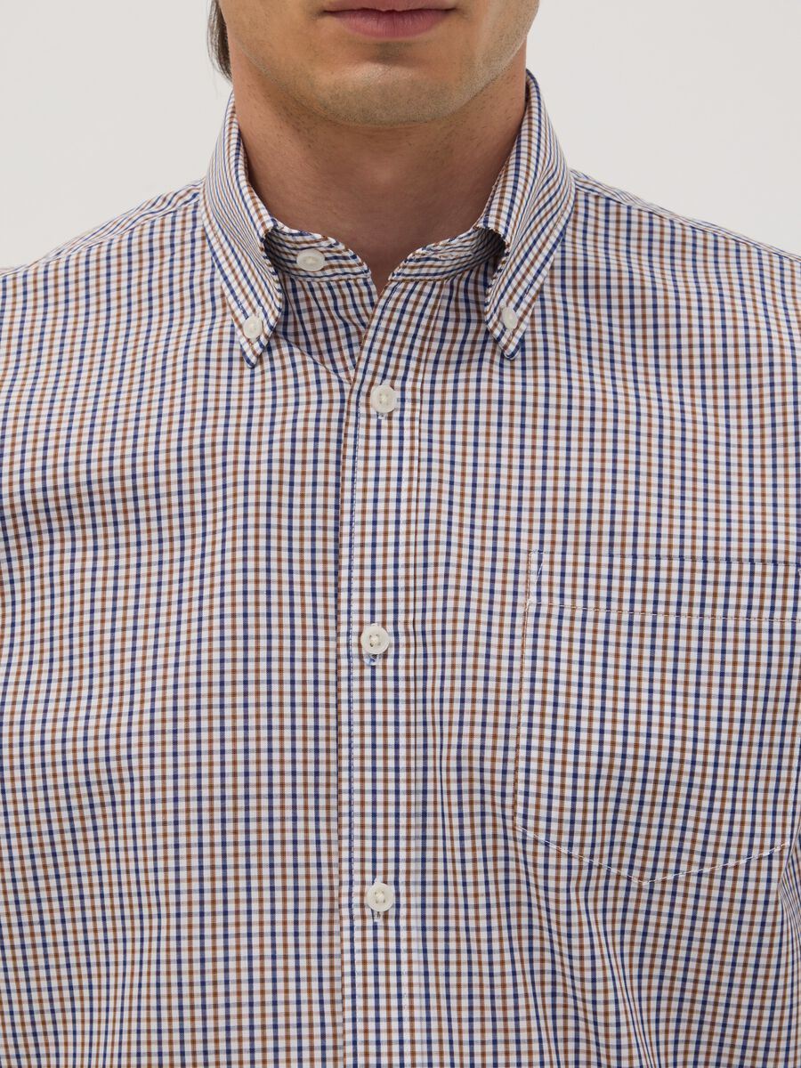 Easy-iron multicolour cotton-blend checked button-down shirt, regular fit_1