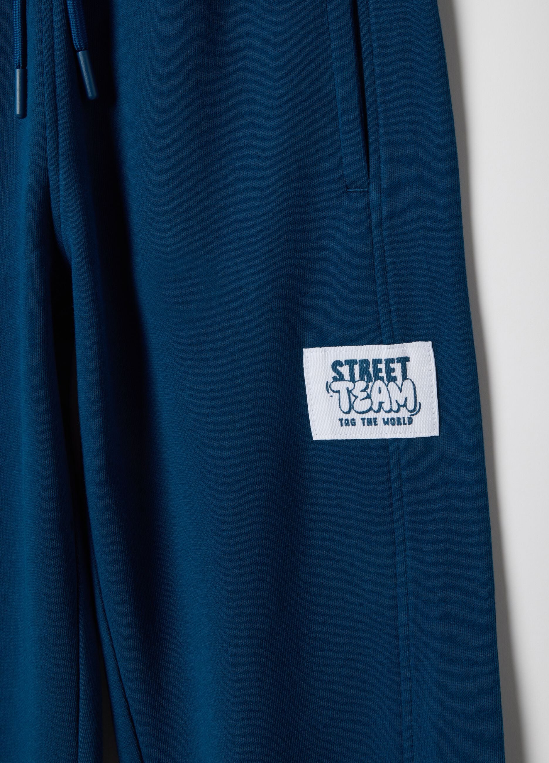 Boy's blue pure cotton regular fit jogger trousers with patch