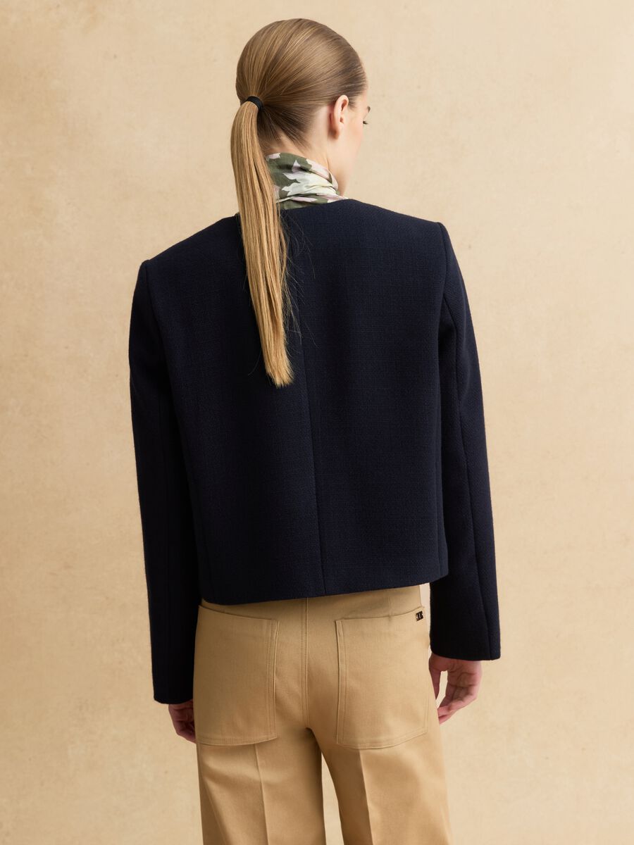 Blazer in misto viscosa blu regular fit con bottoni dorati_3