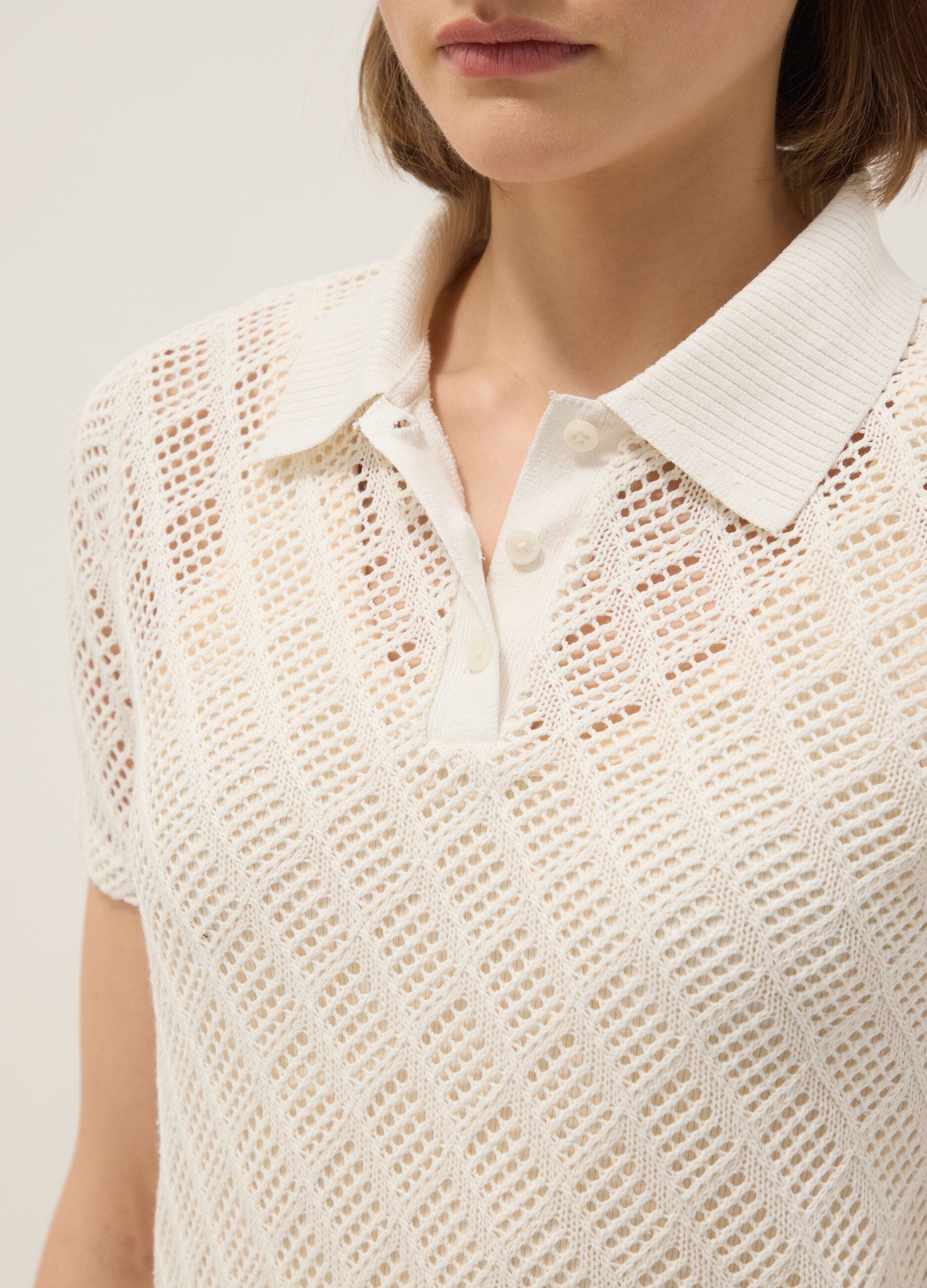 White regular fit polo with mesh texture