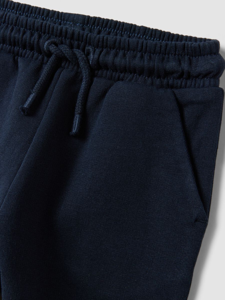 Blue jogger trousers in pure organic cotton with drawstring for baby boys_2