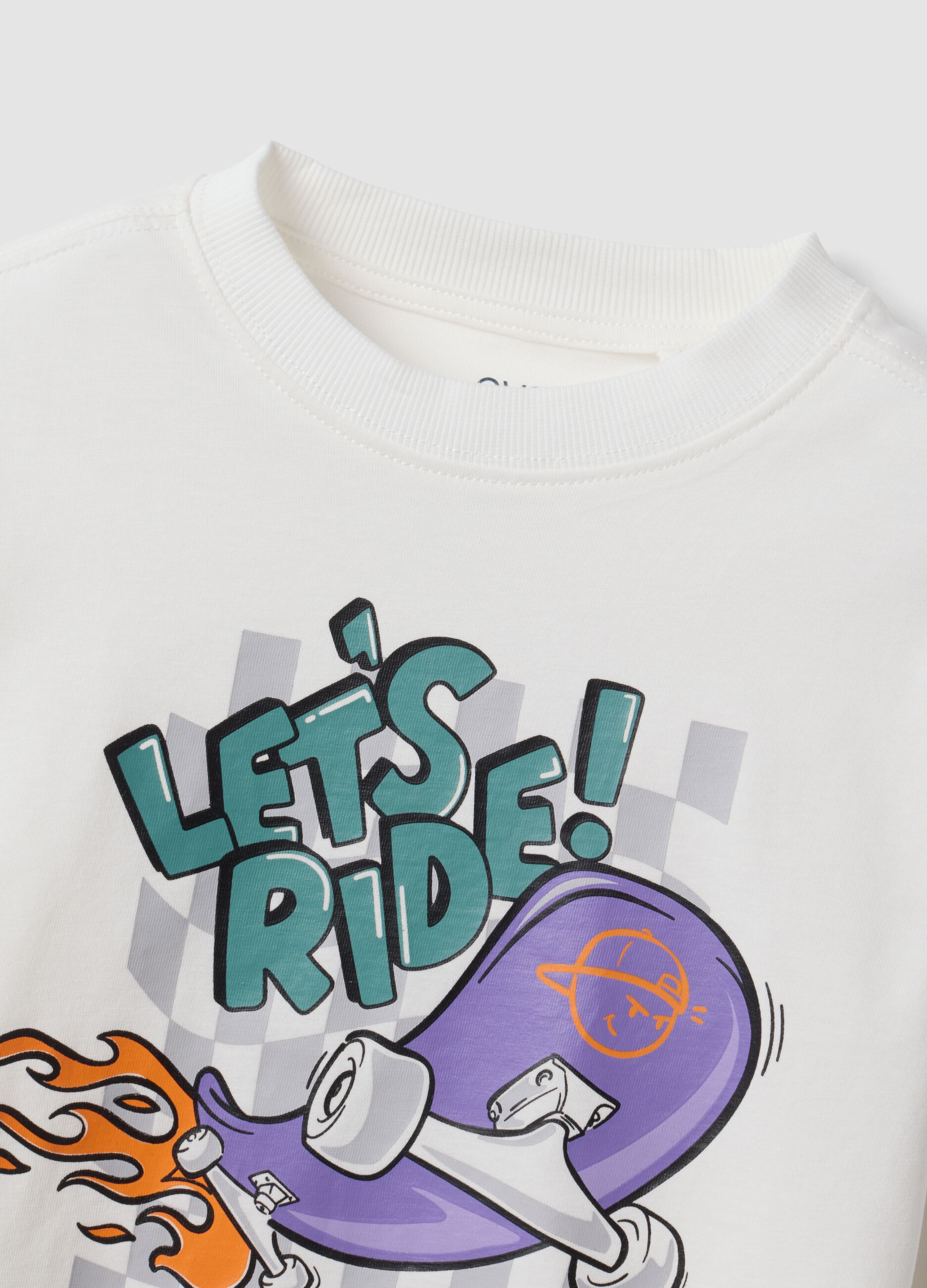 T-shirt bianca in puro cotone a girocollo con stampa skater per bambino