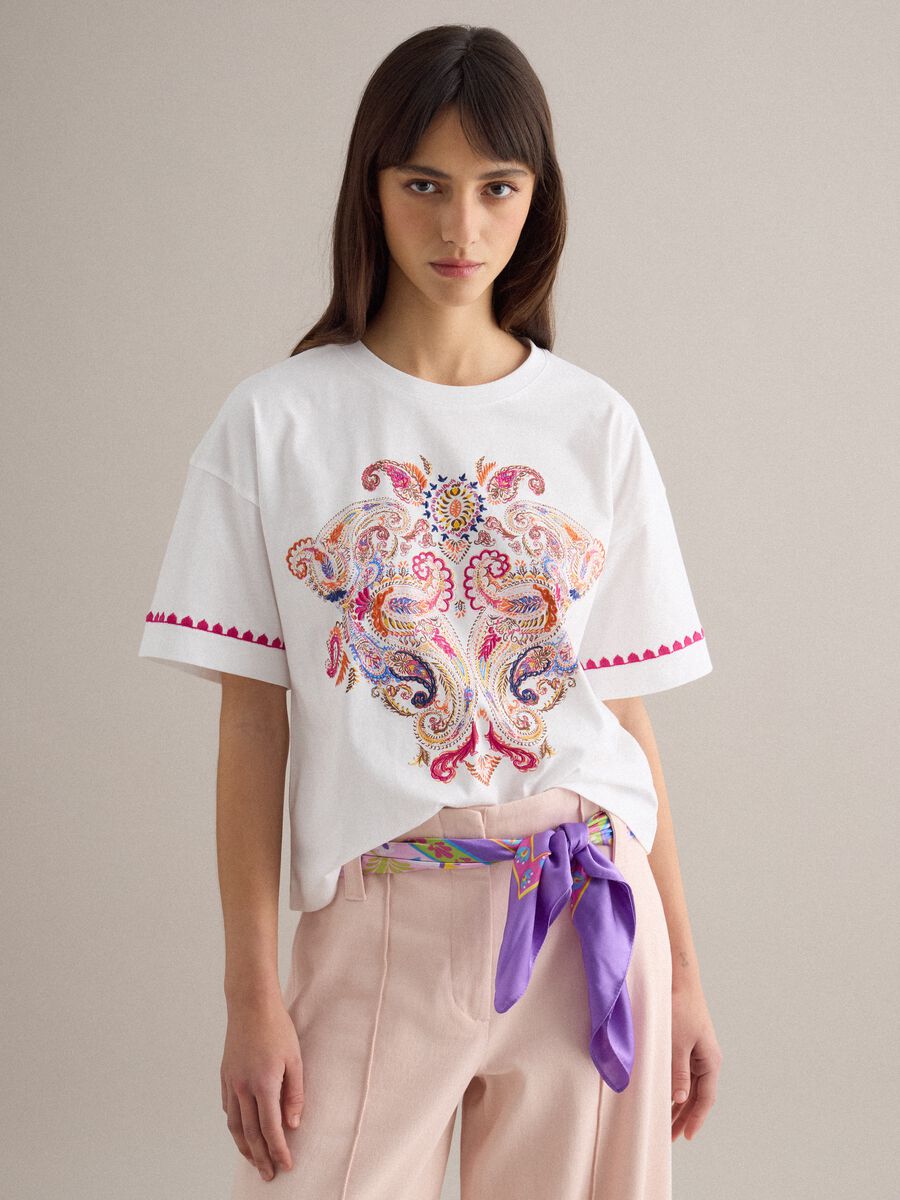 T-shirt in puro cotone bianca regular fit con ricamo_0