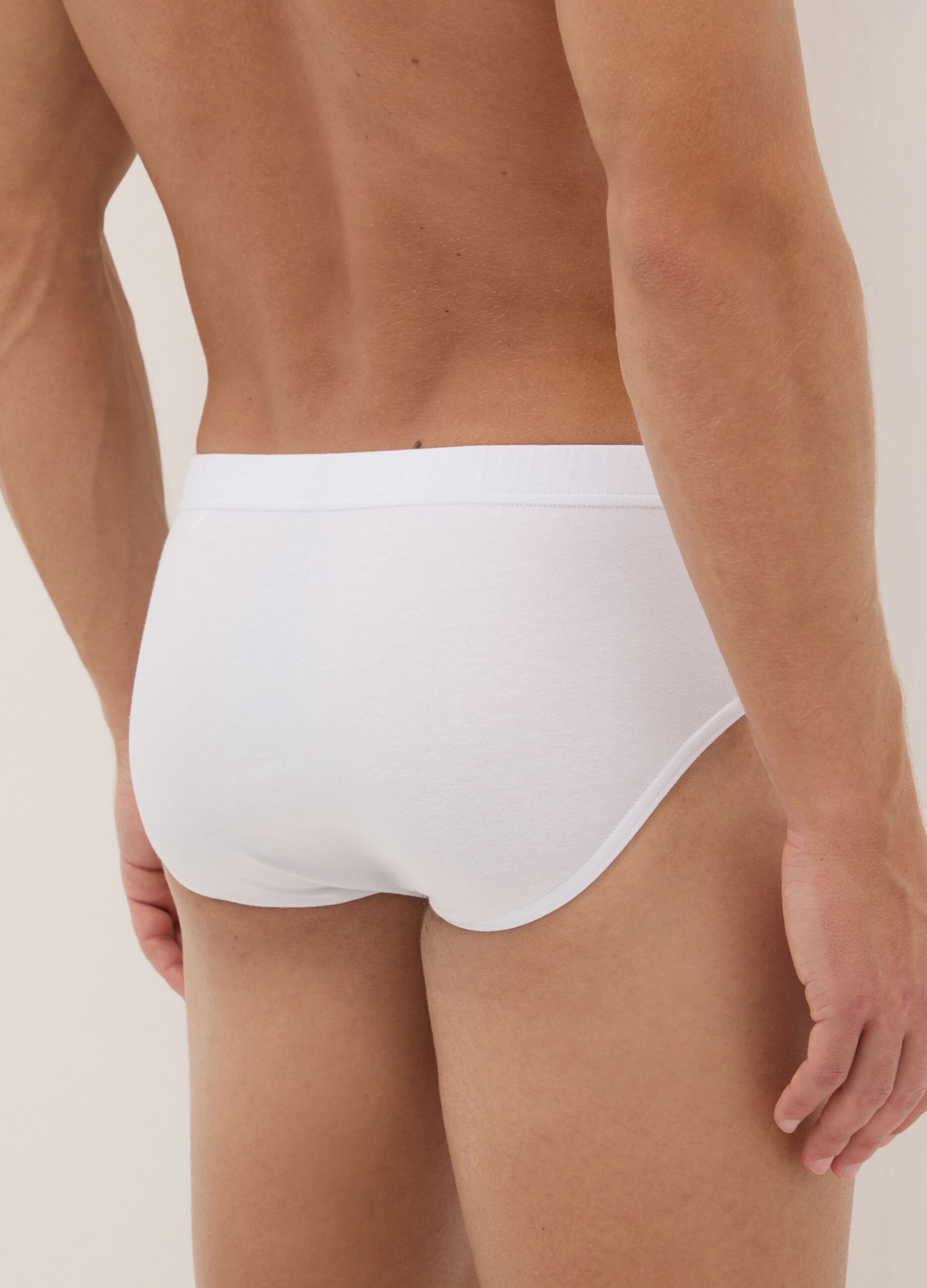 Stretch cotton white briefs with a tight fit
