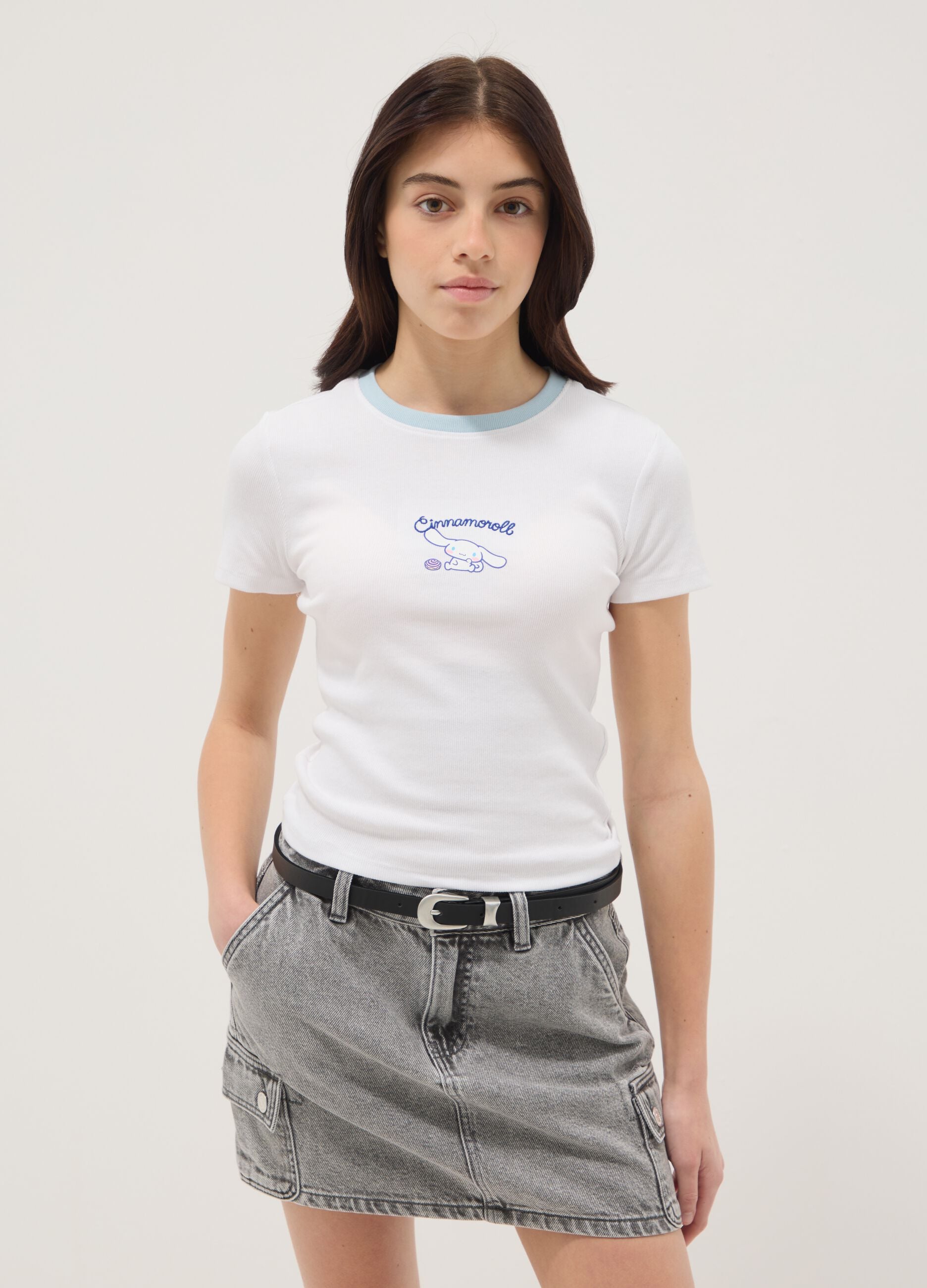 Girls&rsquo; white fitted stretch cotton T-shirt with embroidery
