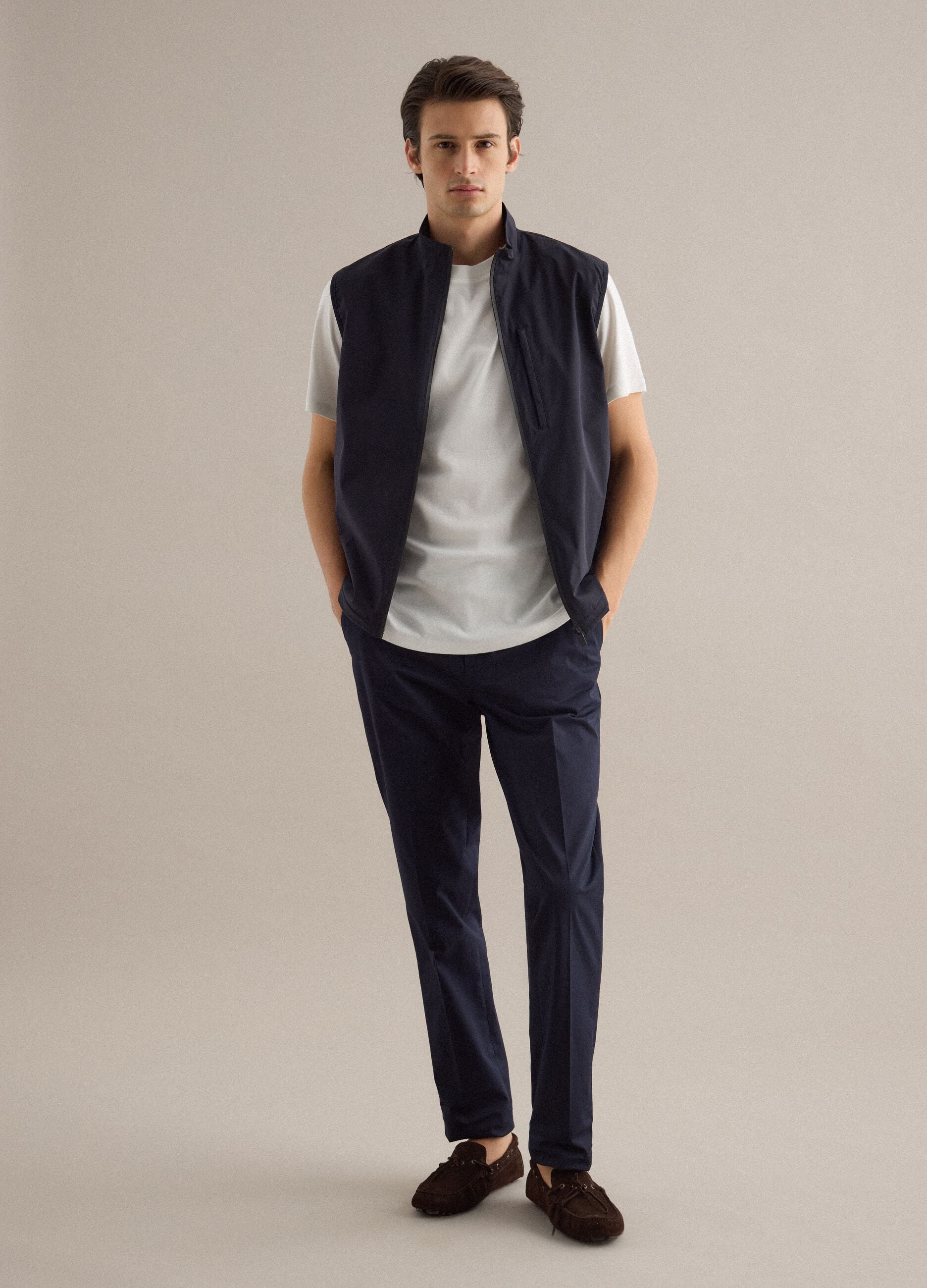 Ultra-light blue regular fit gilet with full zip