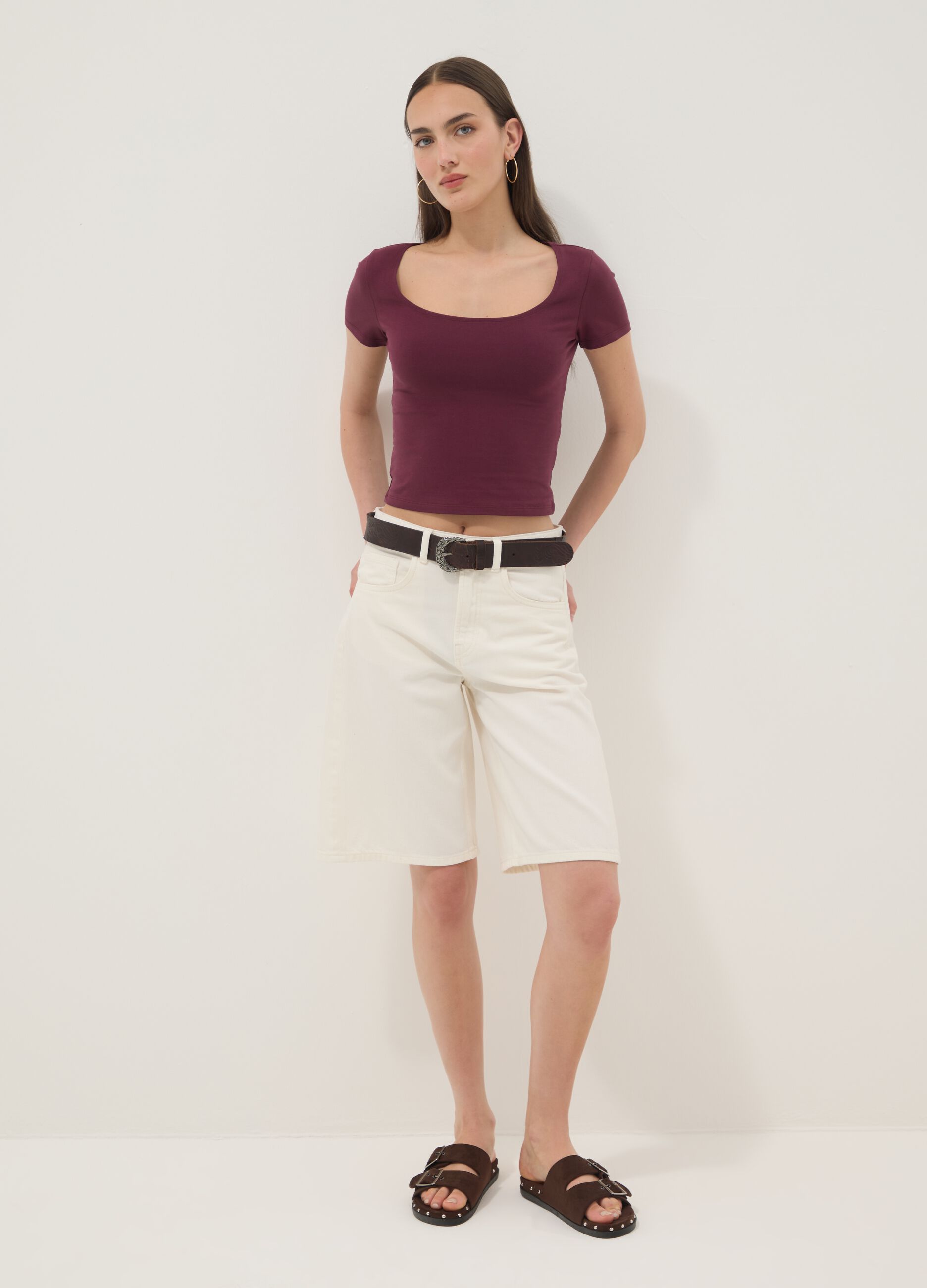 Purple stretch cotton T-shirt with square neckline, regular fit