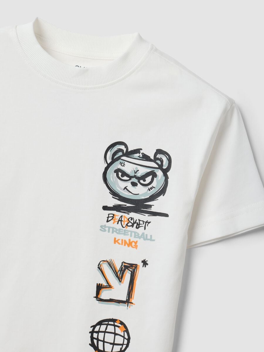 White oversized pure cotton T-shirt with graphic print for boys_3