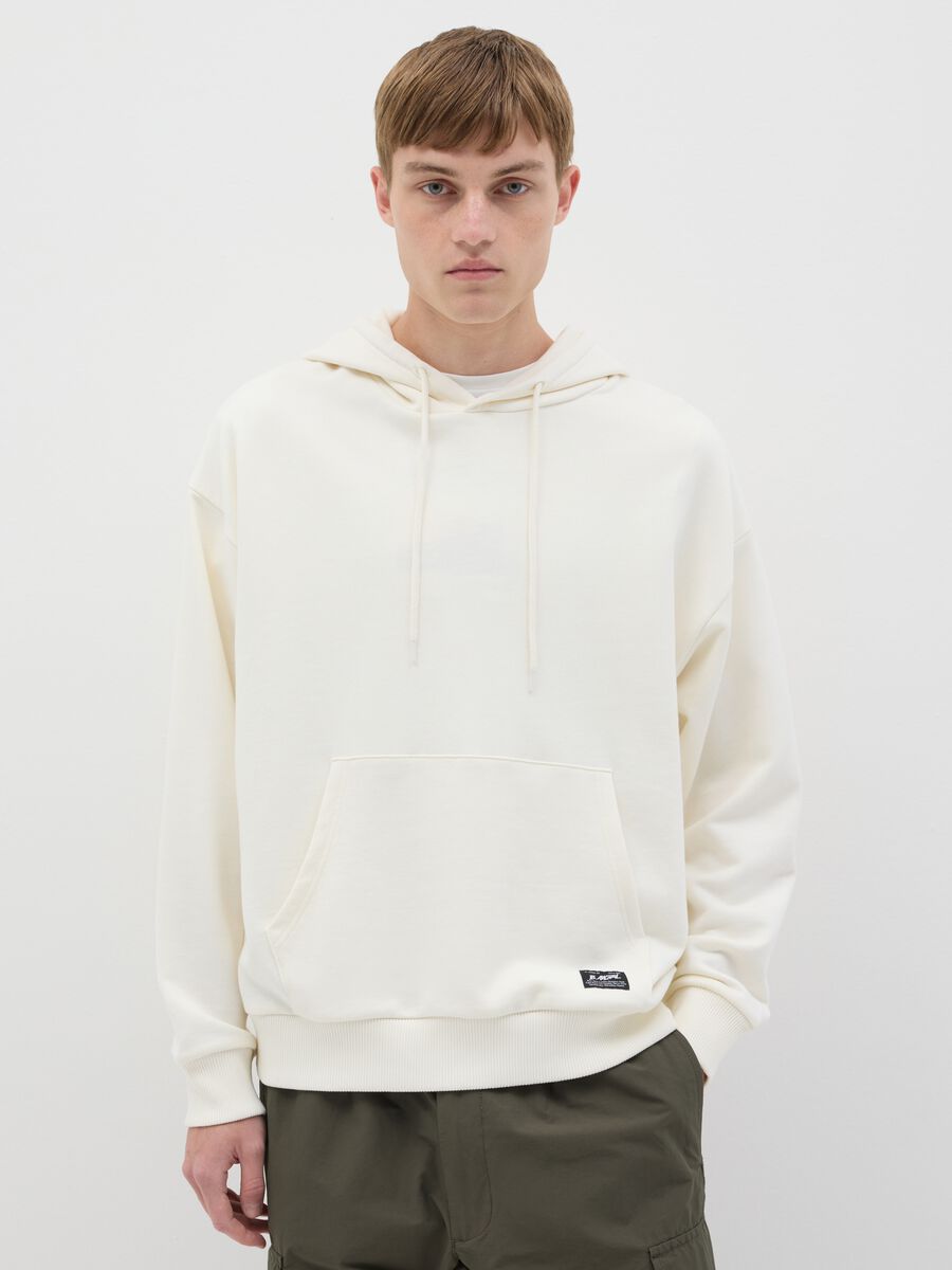 Over-fit cotton hoodie._0
