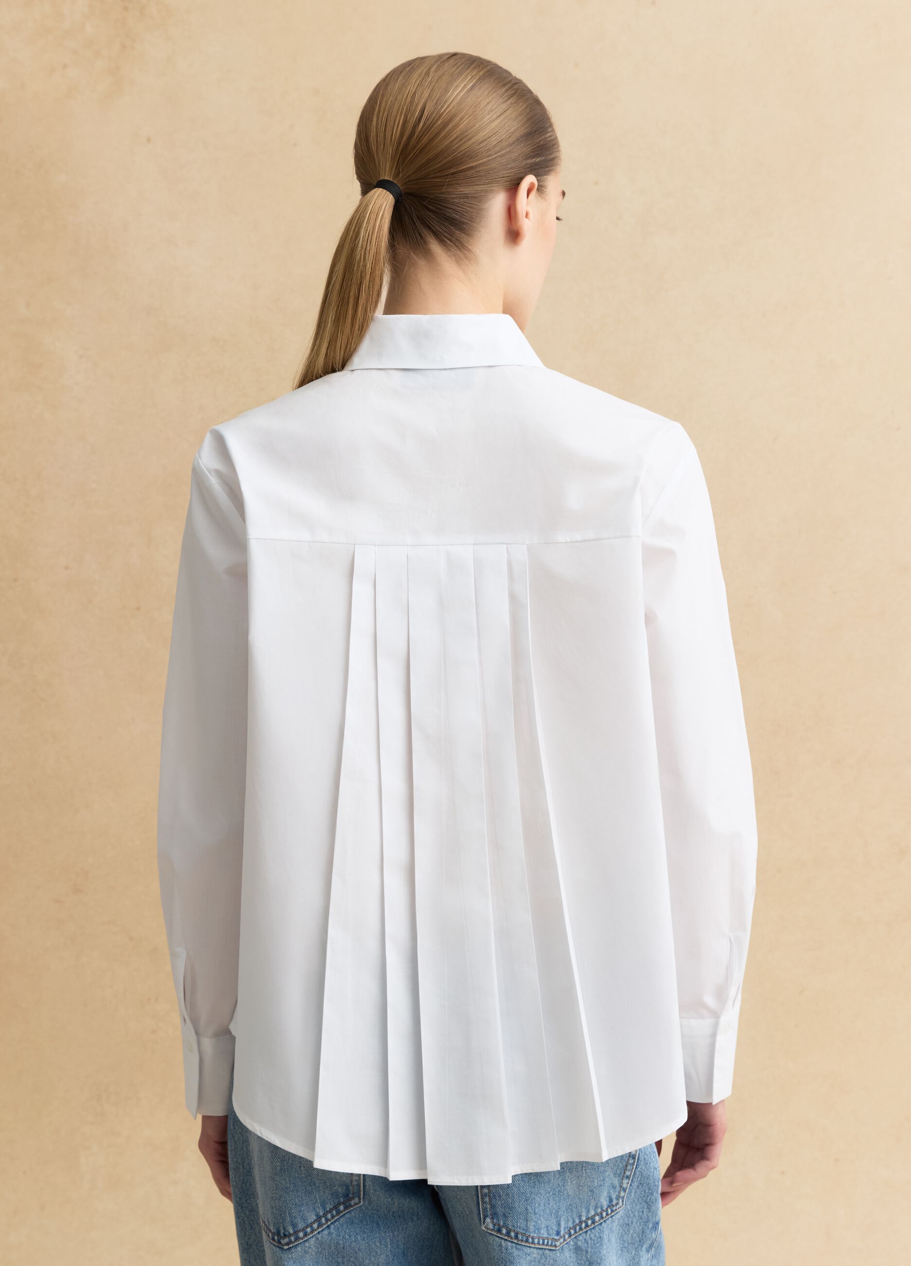 White pure cotton regular fit shirt with classic collar and buttons