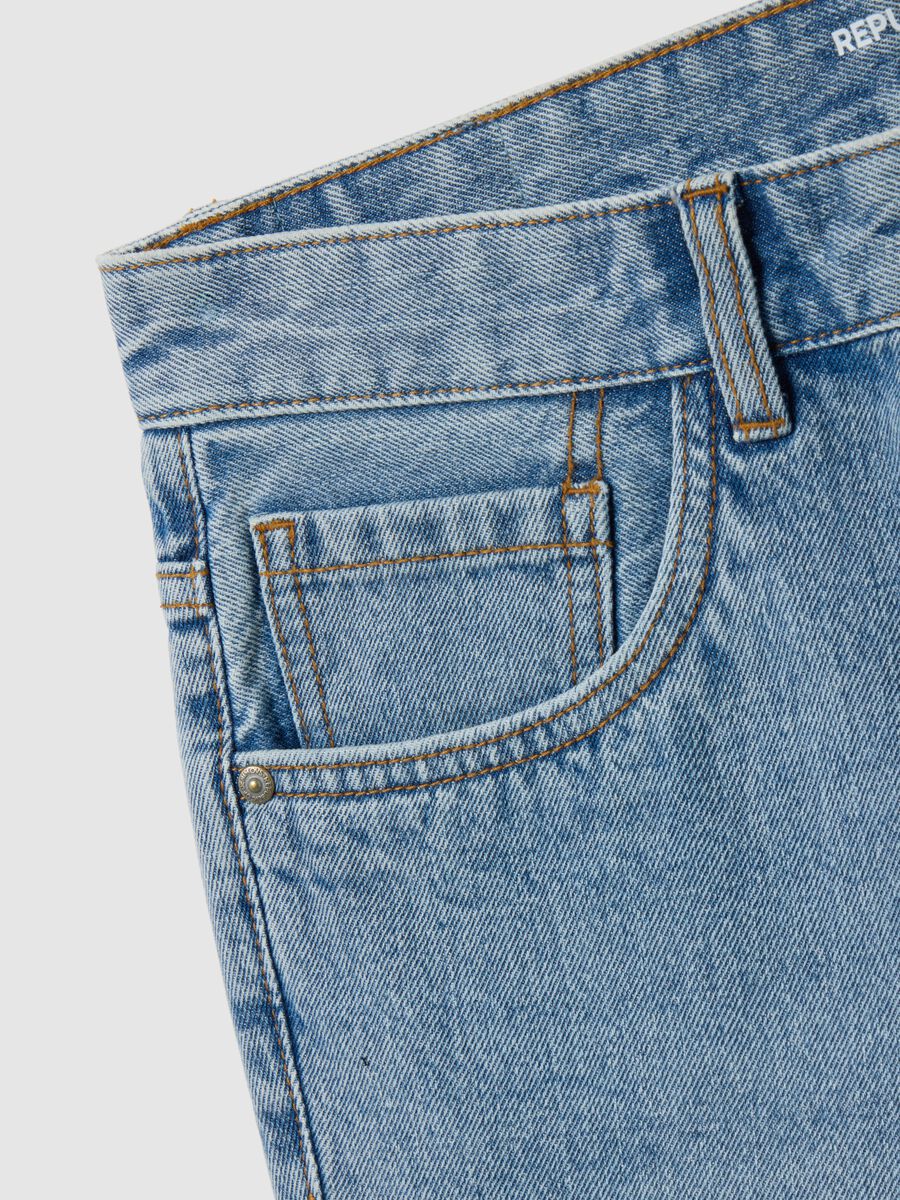 Men&rsquo;s grey denim slim fit shorts in 100% cotton_5
