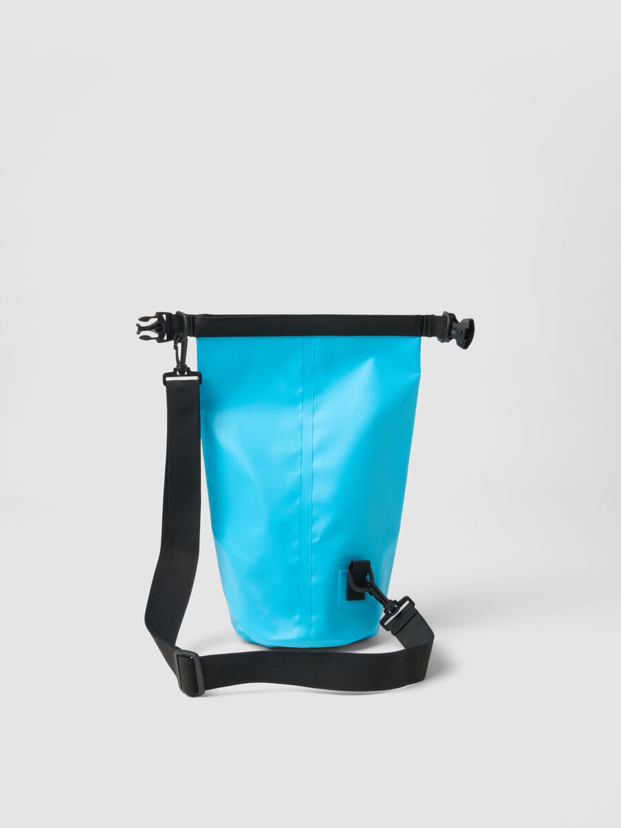 Borsa impermeabile azzurra con tracolla regolabile_1