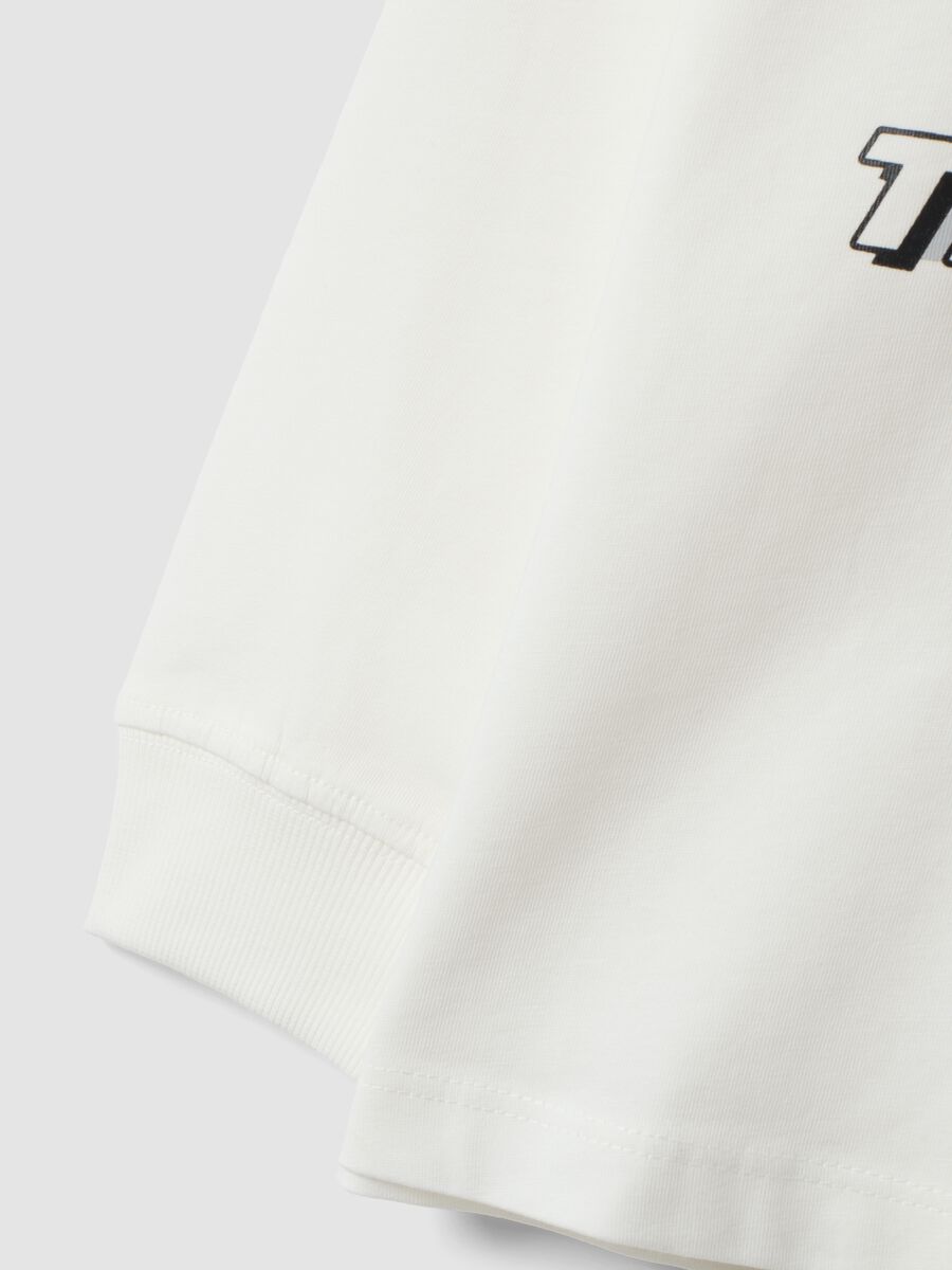 T-shirt bianca in puro cotone con girocollo e stampa Top Speed Driver_3