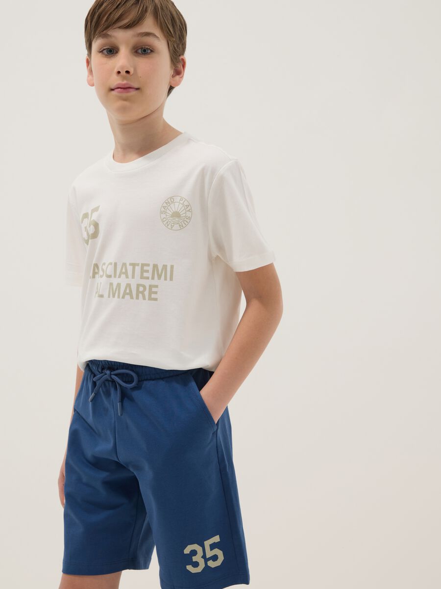 Completo bianco in puro cotone con t-shirt e shorts_2