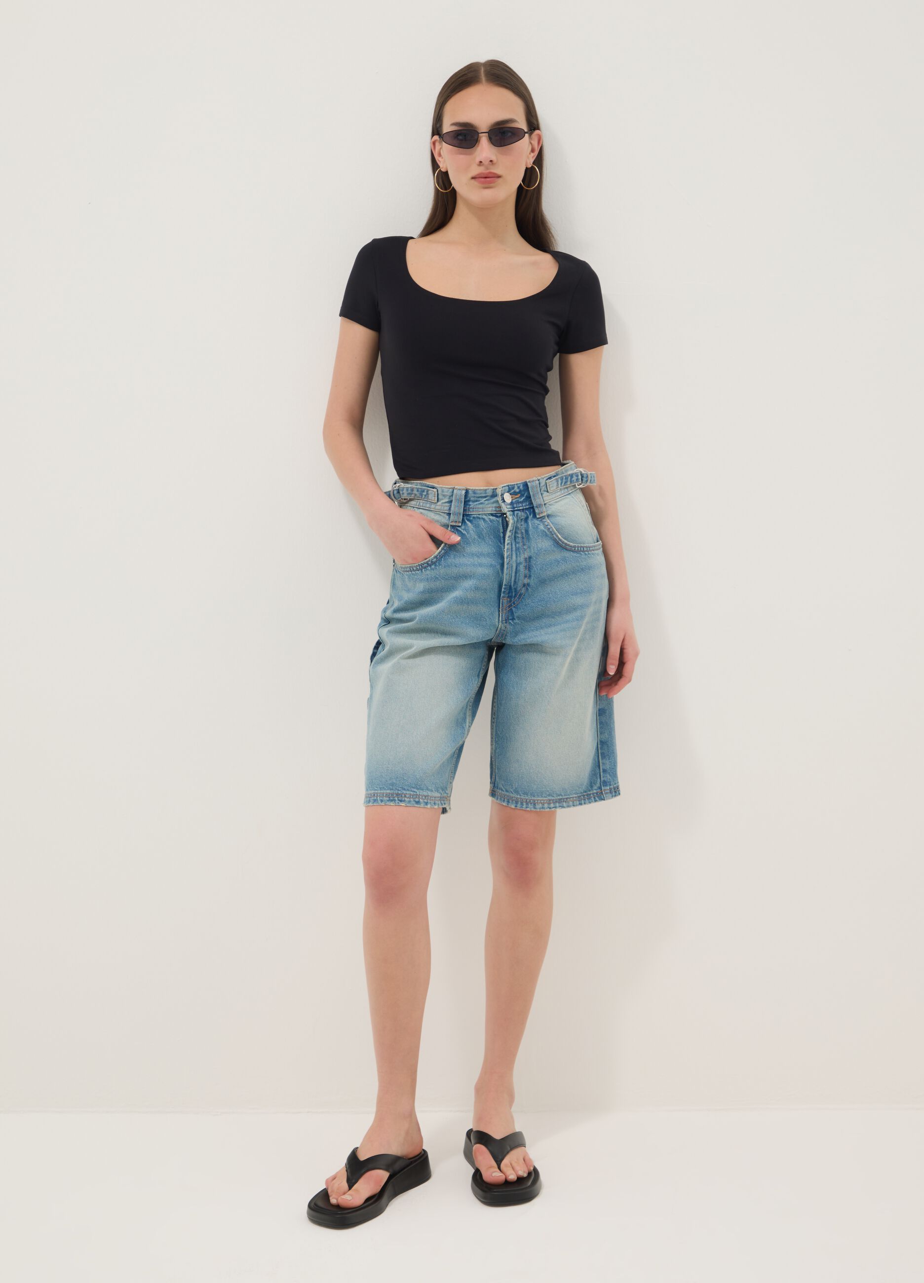 Black stretch cotton T-shirt with square neckline, regular fit