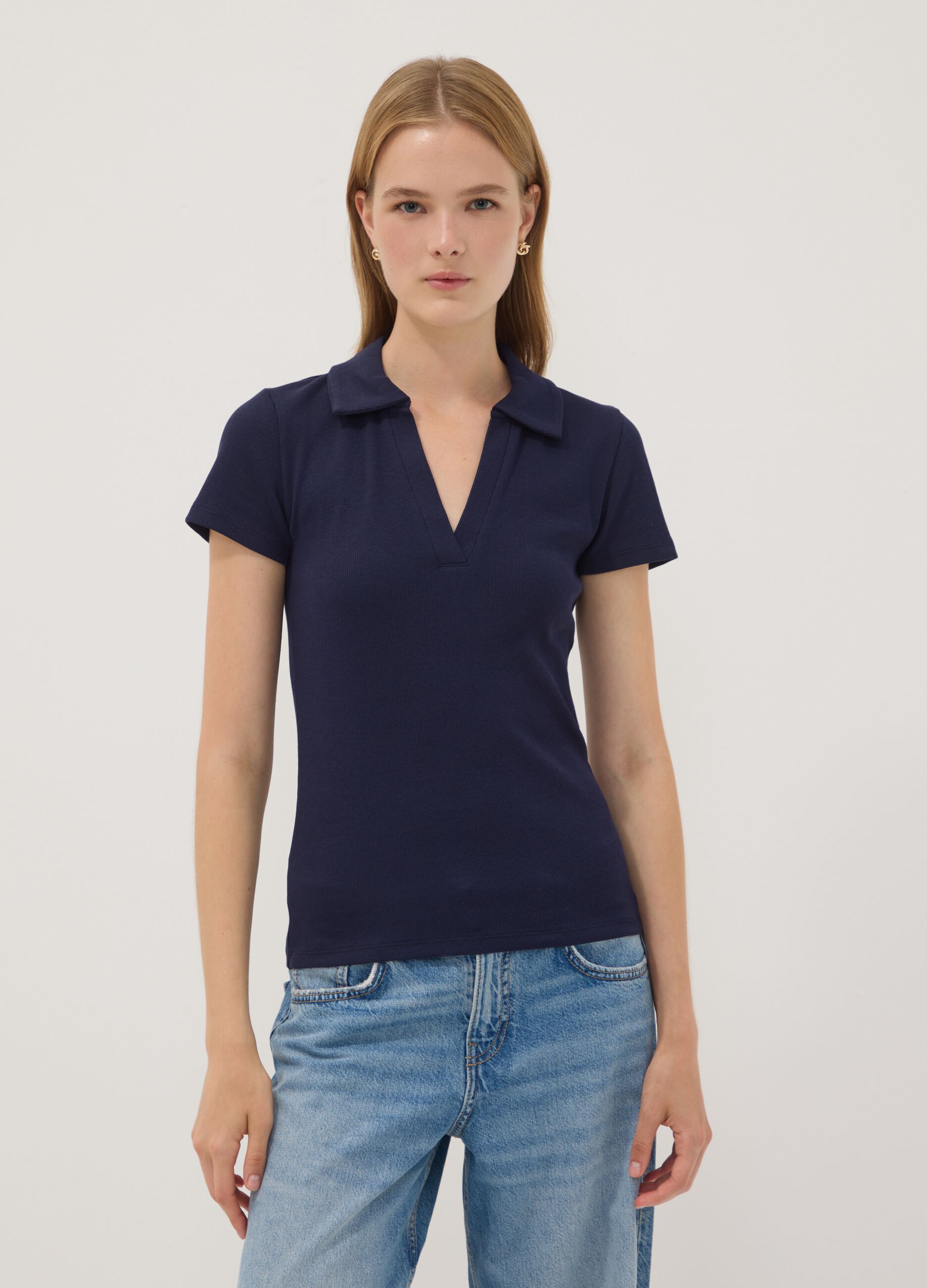 Polo blu in cotone elasticizzato con scollo a V aperto regular fit