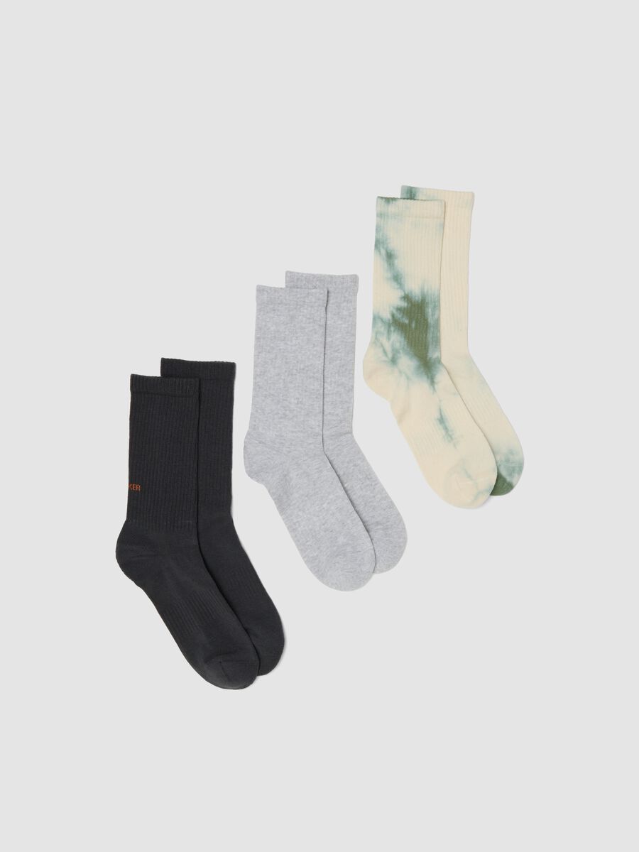 Three-pack of multicoloured sports socks in stretch cotton_0