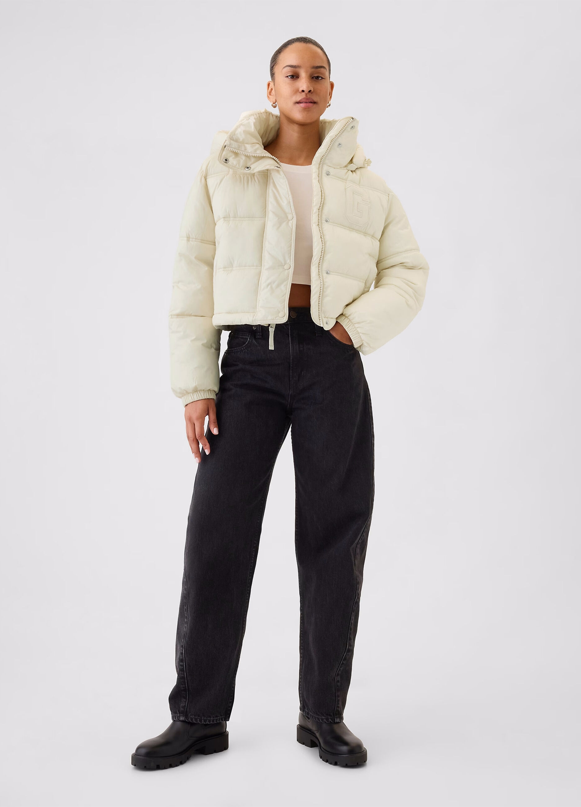 Short quilted down jacket with hood