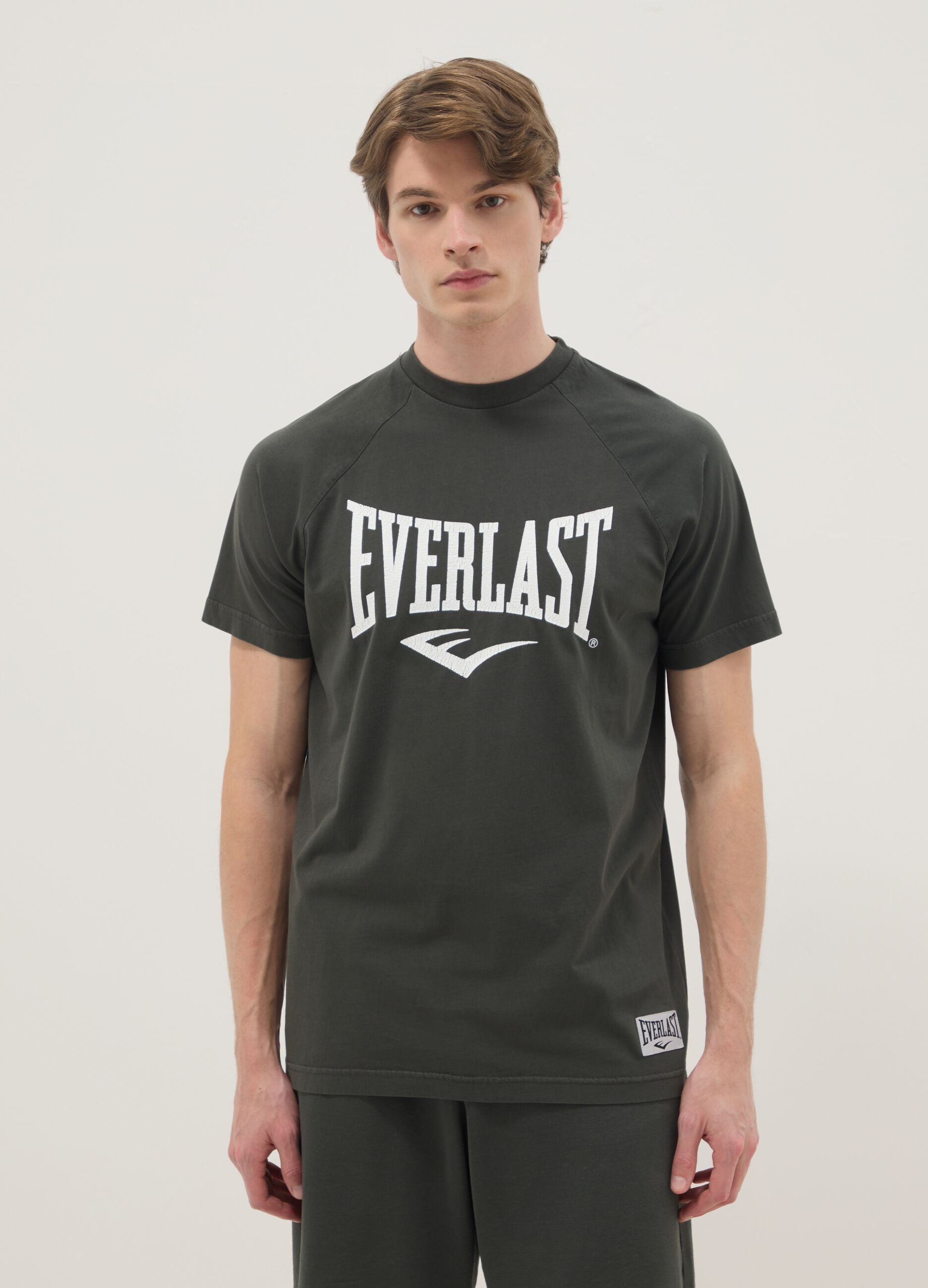 Black pure cotton regular fit t-shirt with Everlast logo