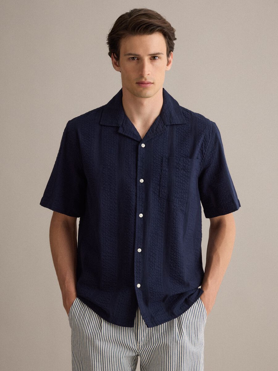 Men&rsquo;s blue organic cotton shirt with bowling collar_0