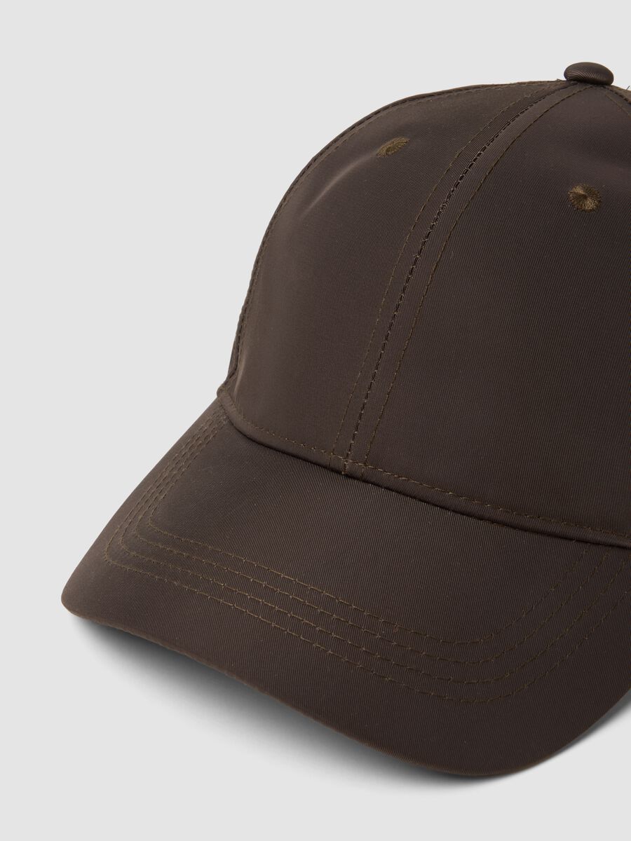 Brown cap with curved peak_2