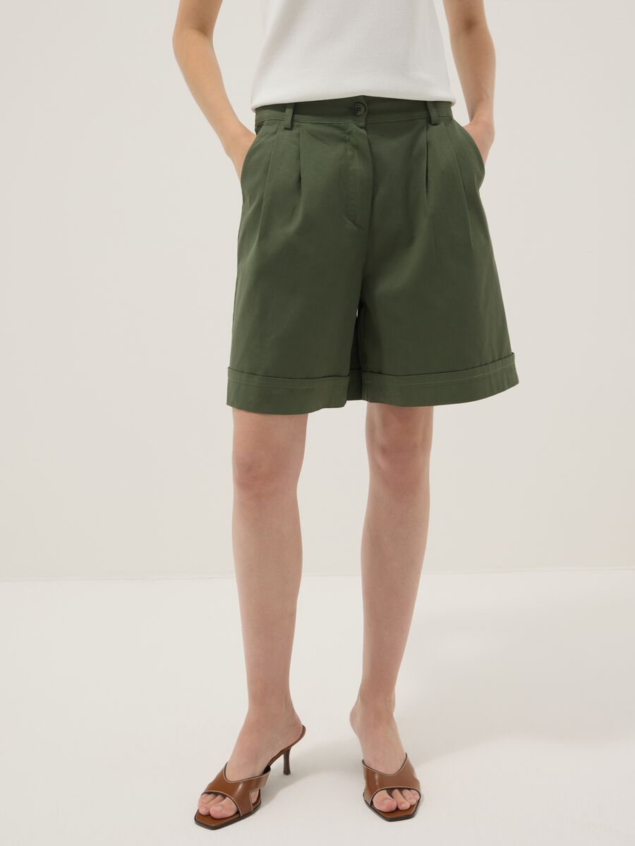 Green stretch cotton shorts_1