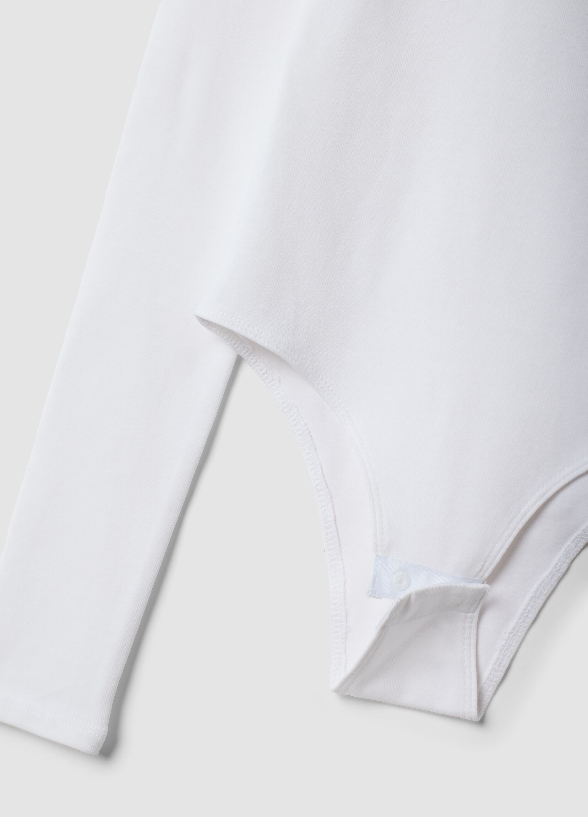 White fitted stretch cotton bodysuit with crew neck