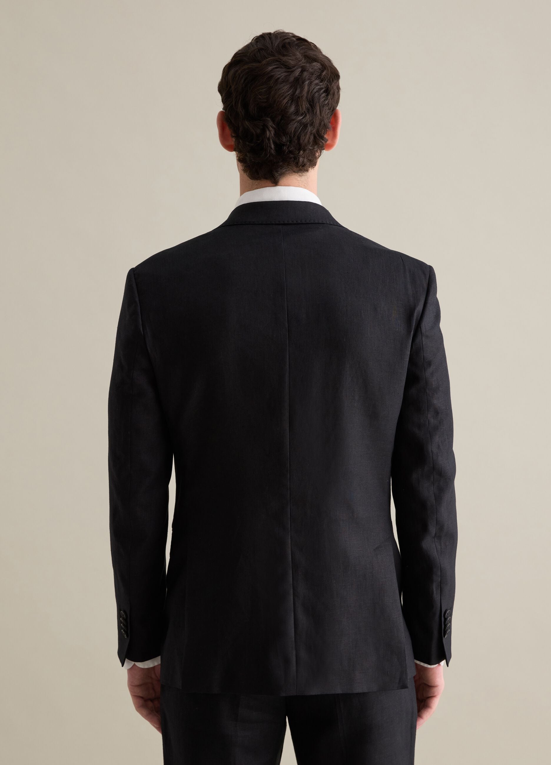 Contemporary regular-fit single-breasted blazer in linen
