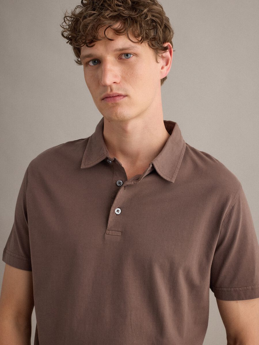 Brown short-sleeve polo shirt in pure cotton, regular fit_1