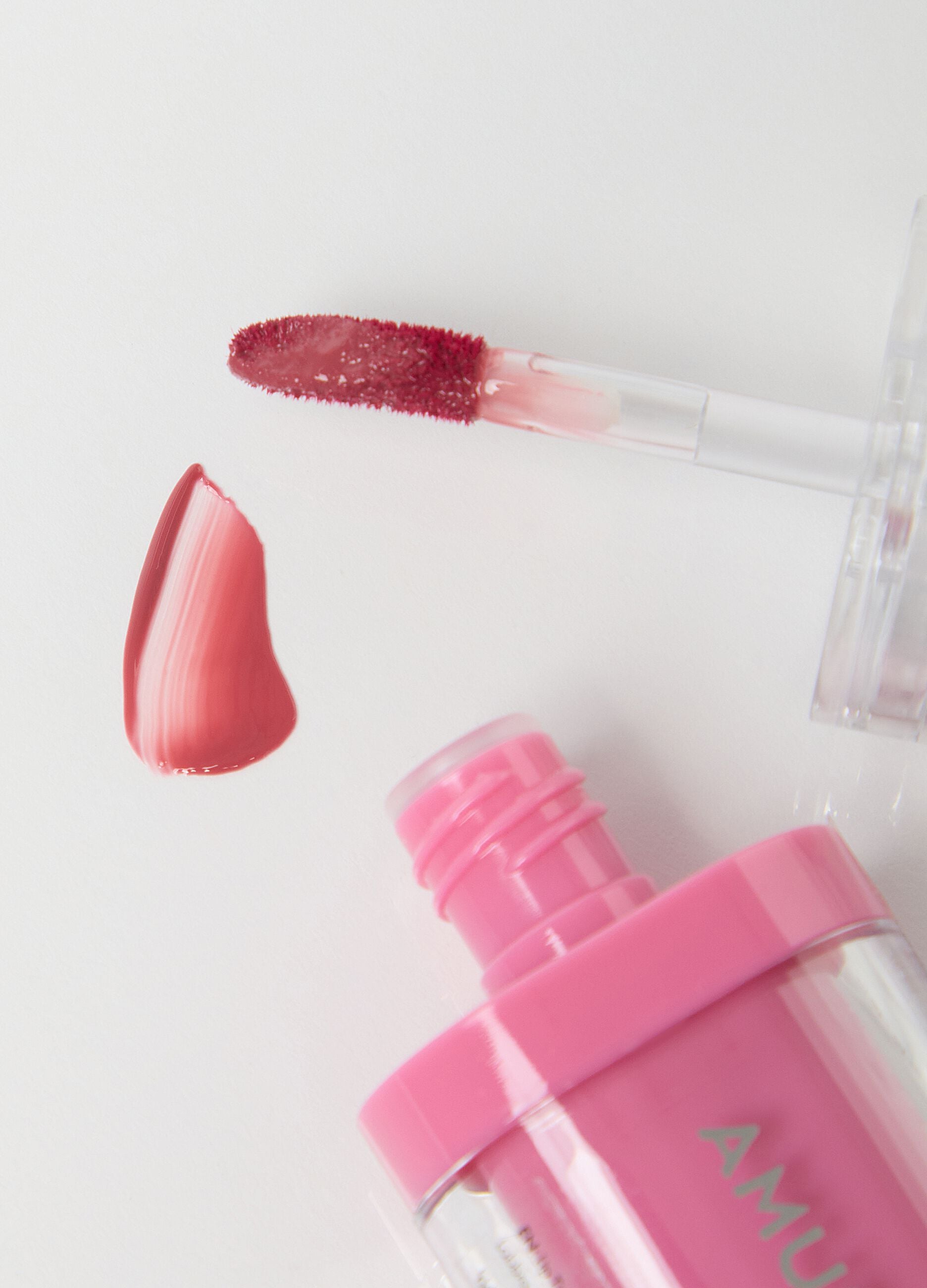 Lip stain with a fantastic glossy effect. Vibrant colour and moisturised lips for 12 hours